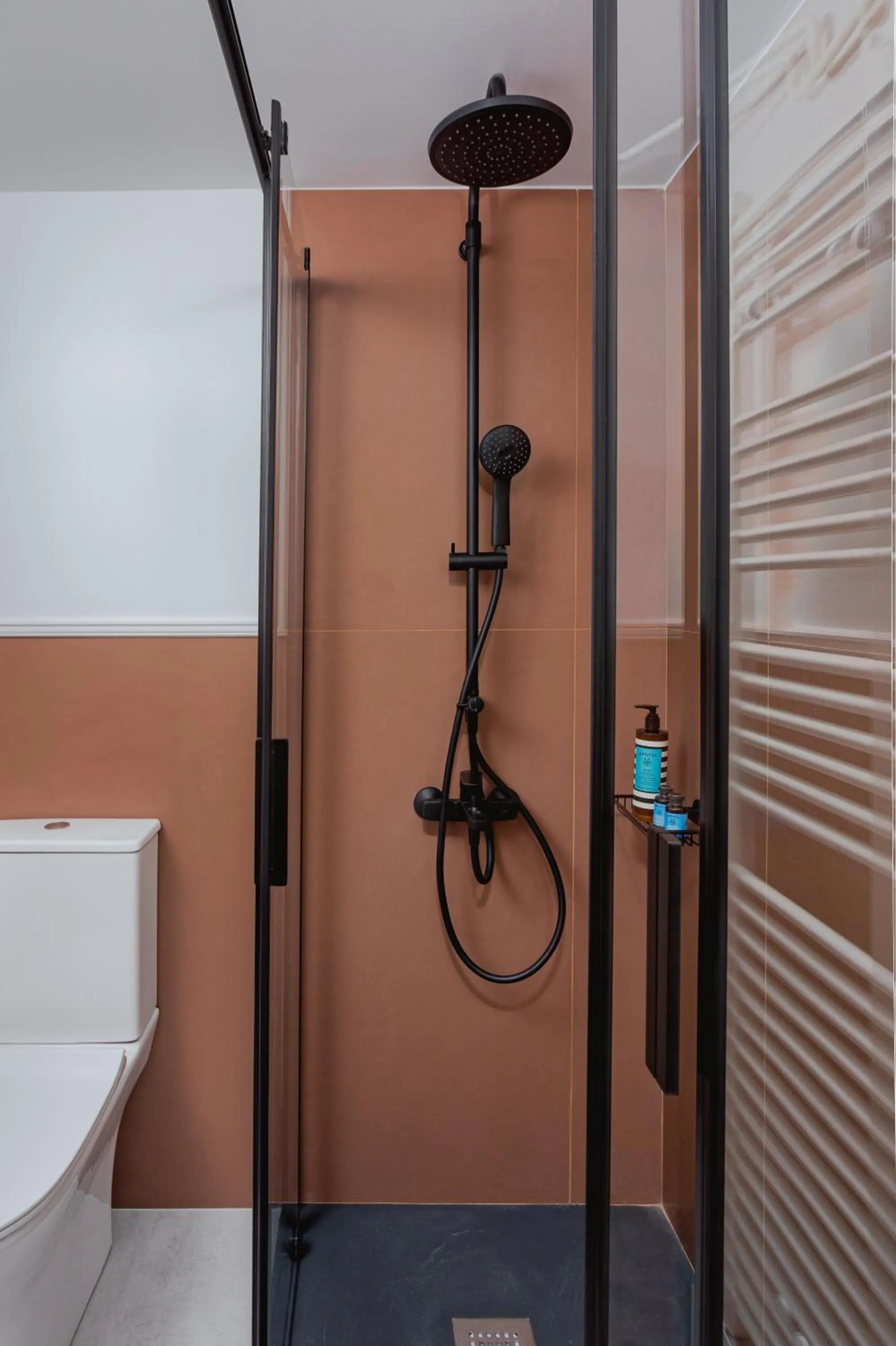 Shower in NAIADES the residence ioannina castle