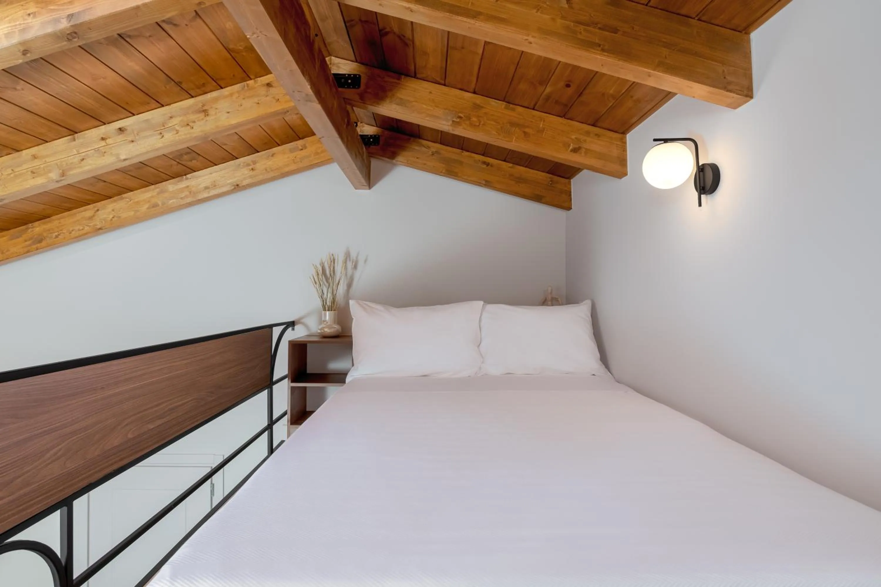Bed in NAIADES the residence ioannina castle