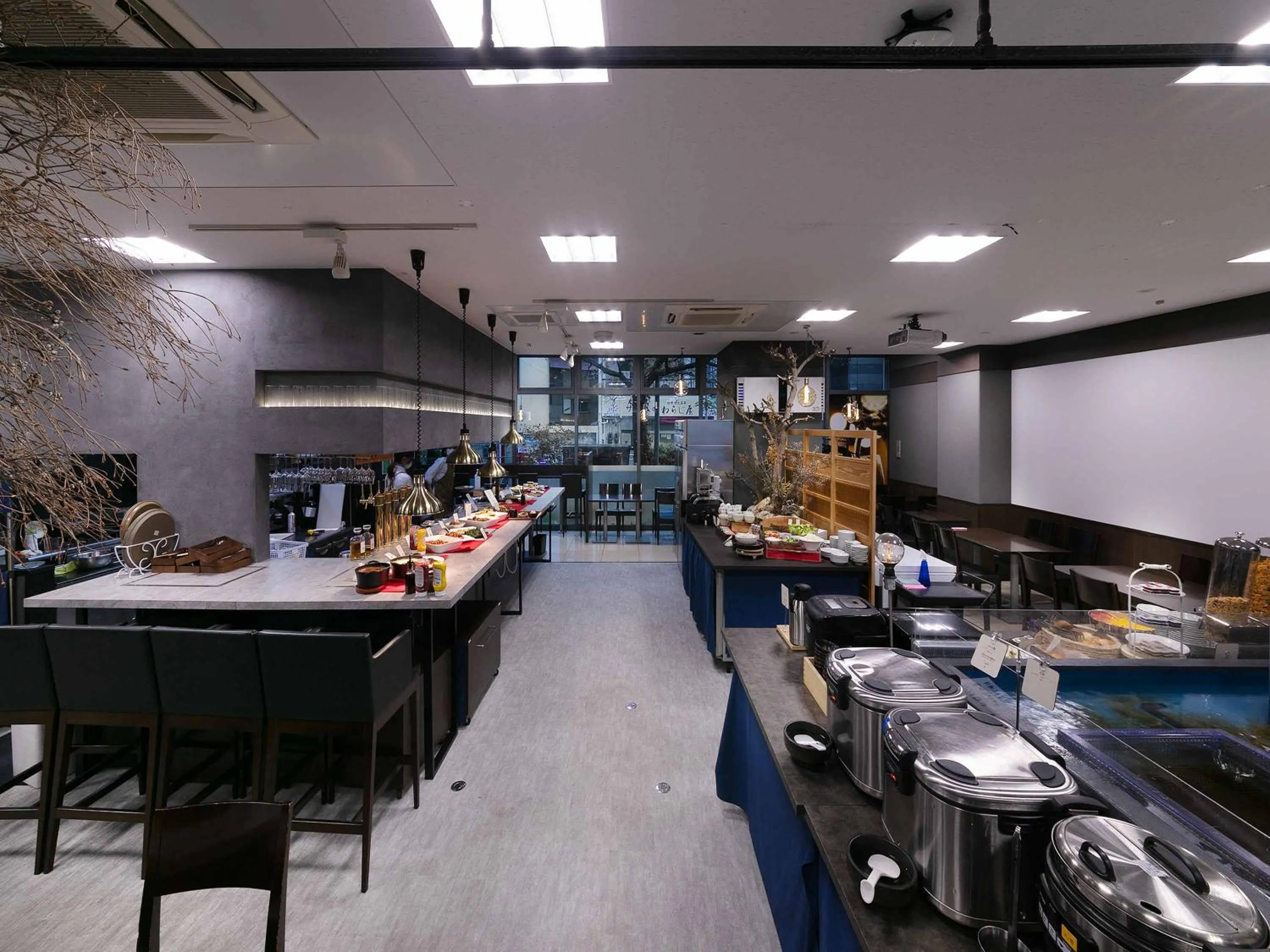 Dining area in Nishitetsu Inn Kochi Harimayabashi