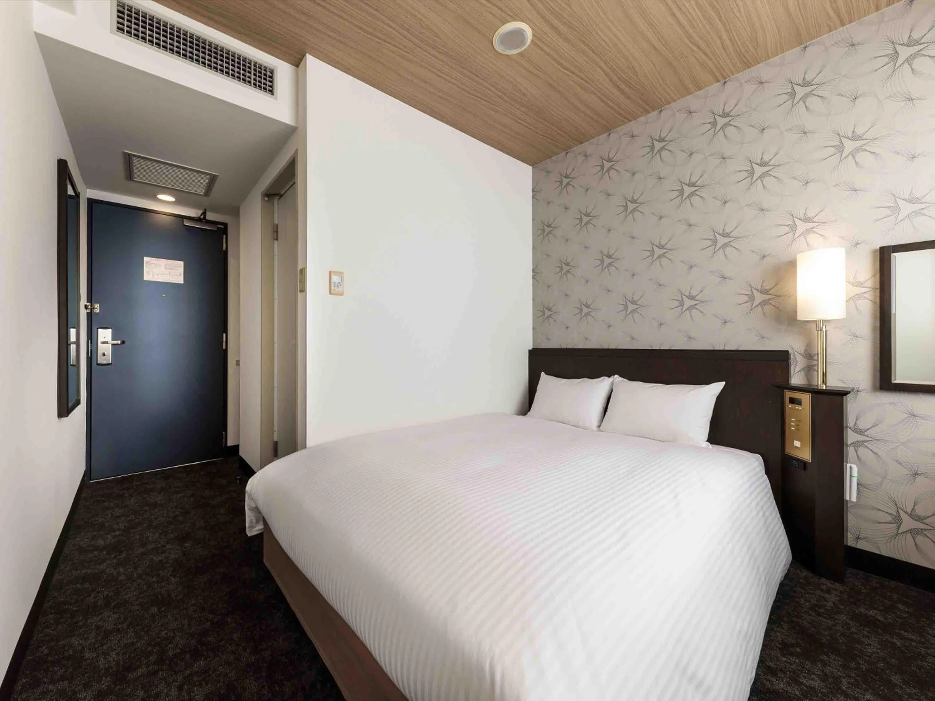 Photo of the whole room, Bed in Nishitetsu Inn Kochi Harimayabashi