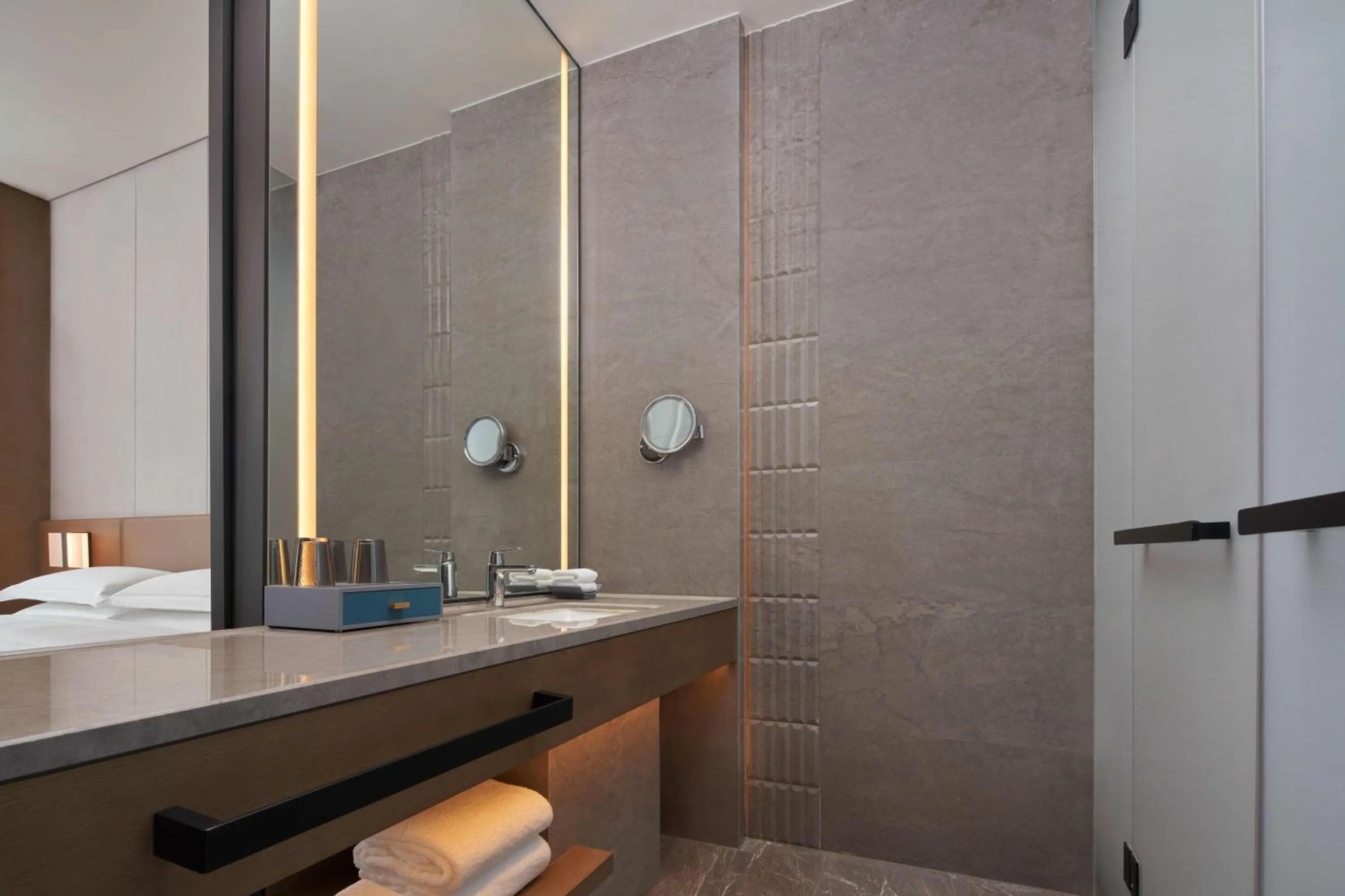 Bathroom in Courtyard by Marriott Wenzhou Yueqing