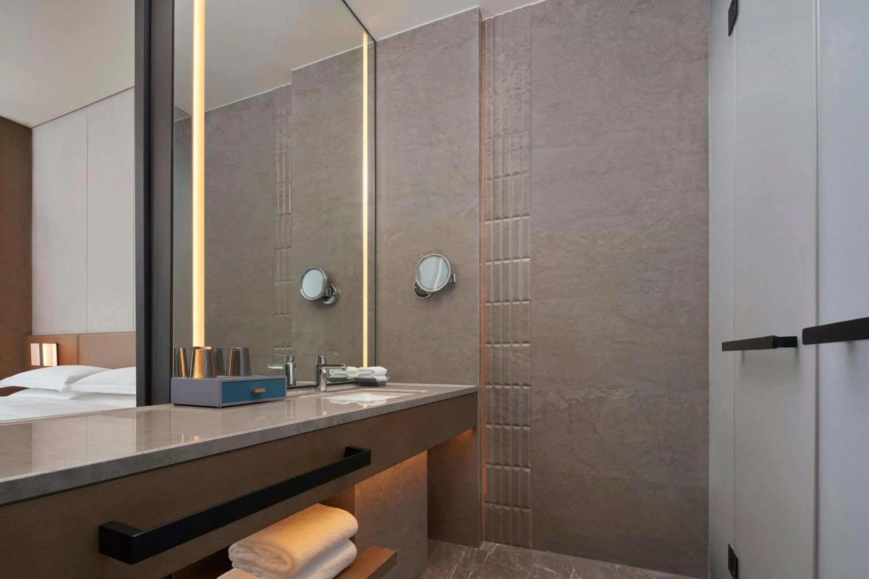 Bathroom in Courtyard by Marriott Wenzhou Yueqing