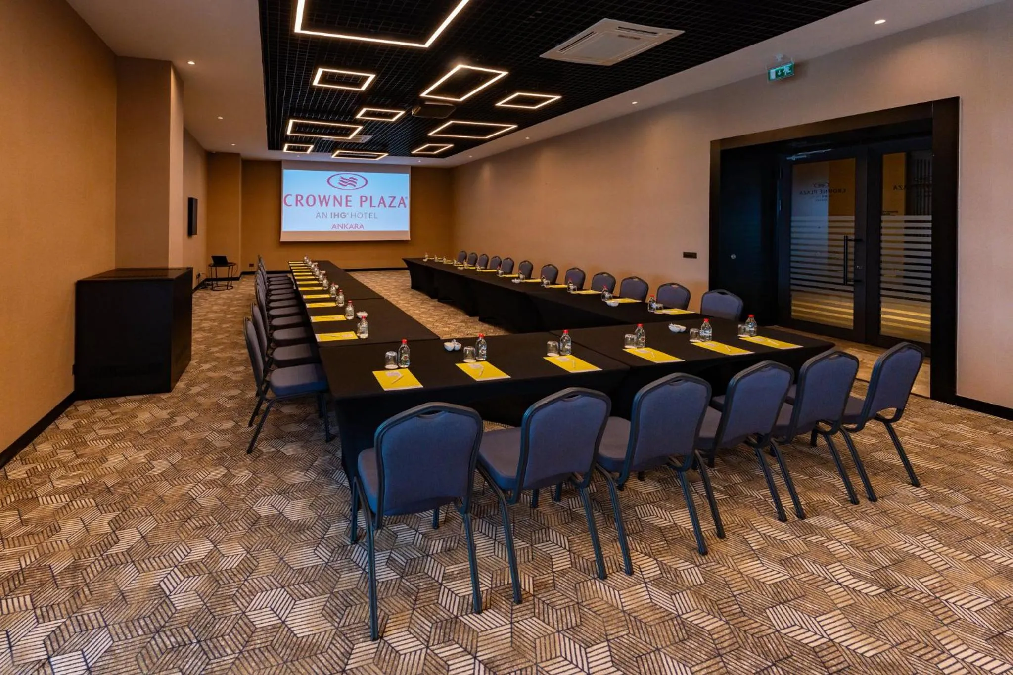 Meeting/conference room in Crowne Plaza Ankara by IHG