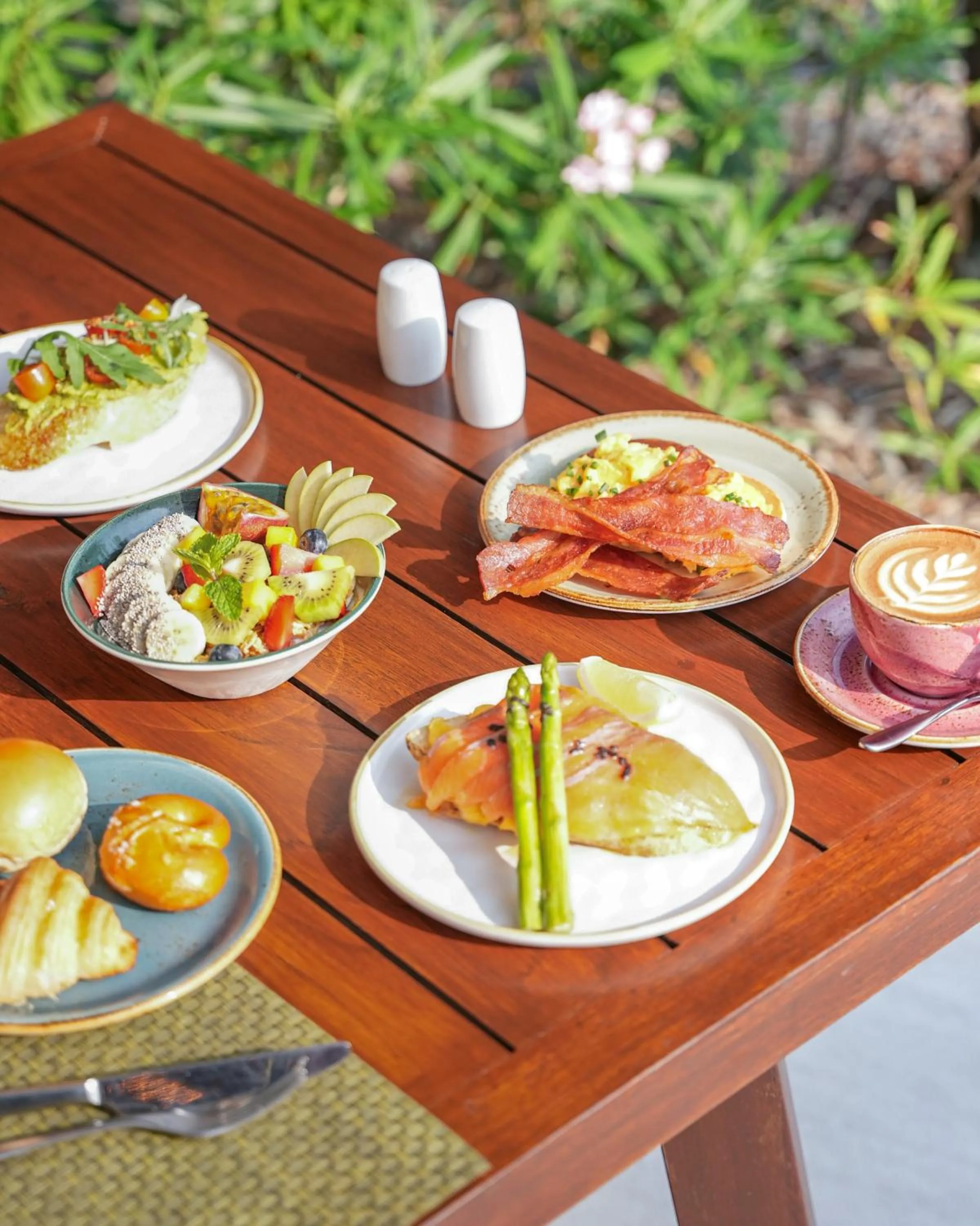 Restaurant/places to eat in Kimpton Kitalay Samui by IHG