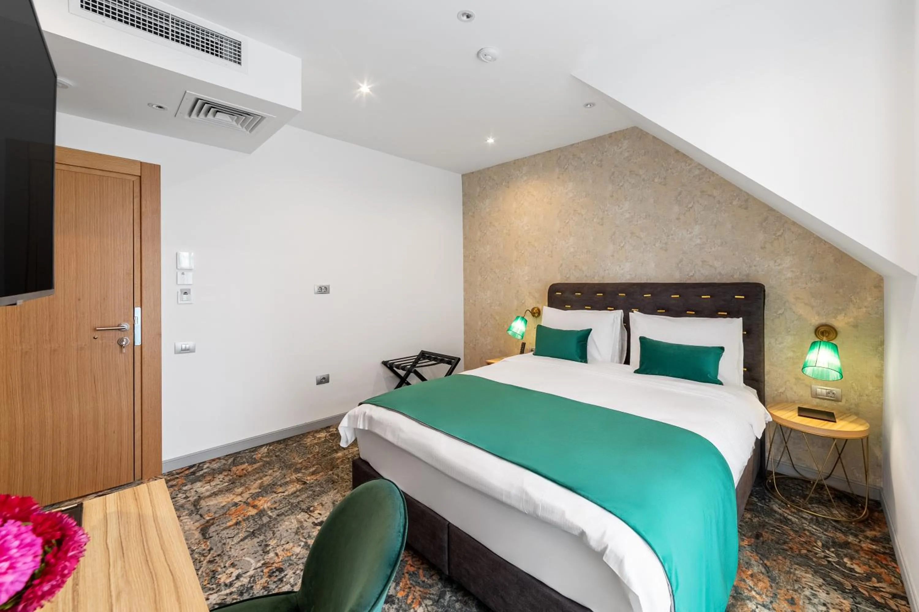 Photo of the whole room, Bed in Tomis Garden Bucuresti