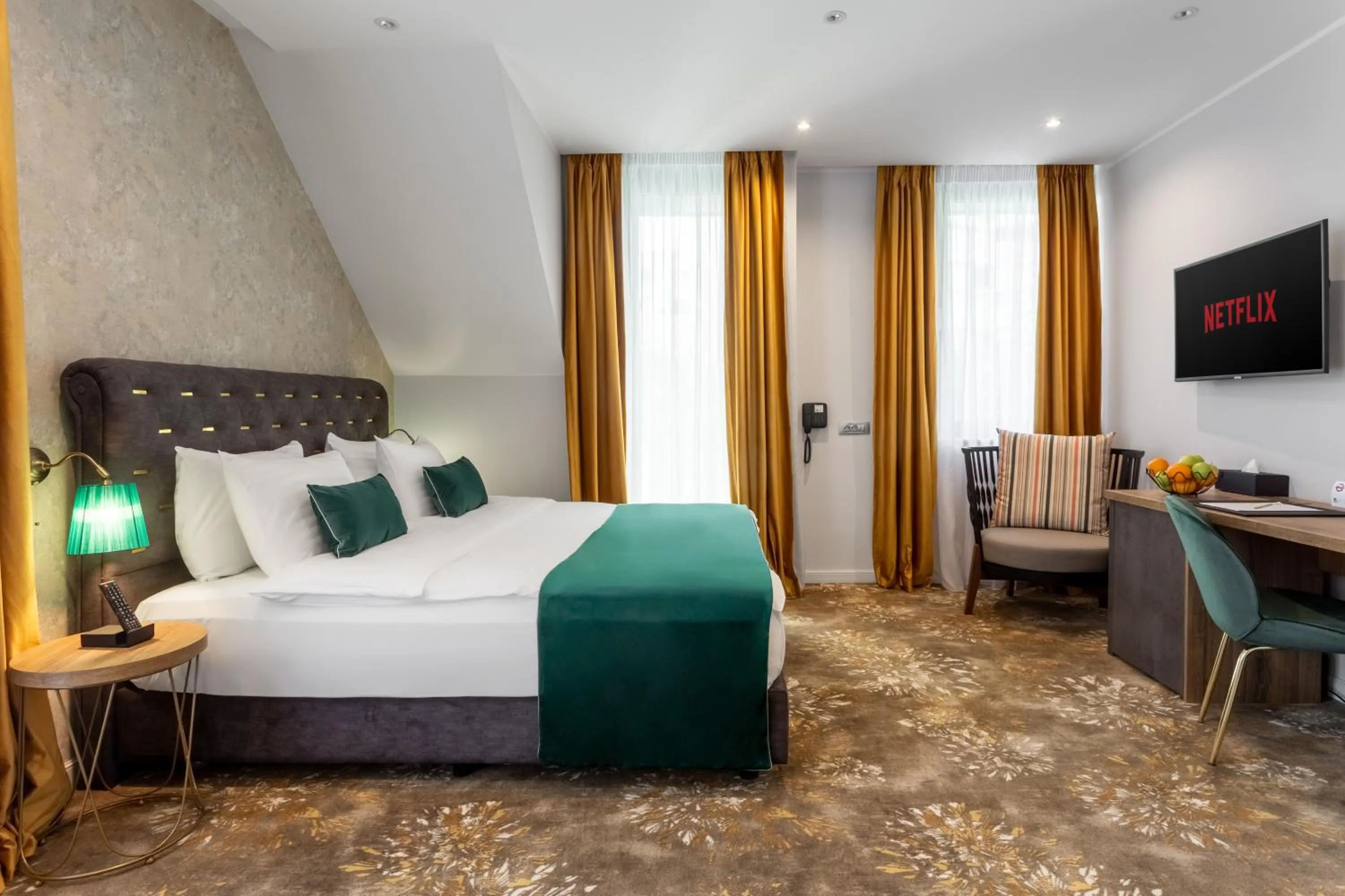 Bed in Tomis Garden Bucuresti