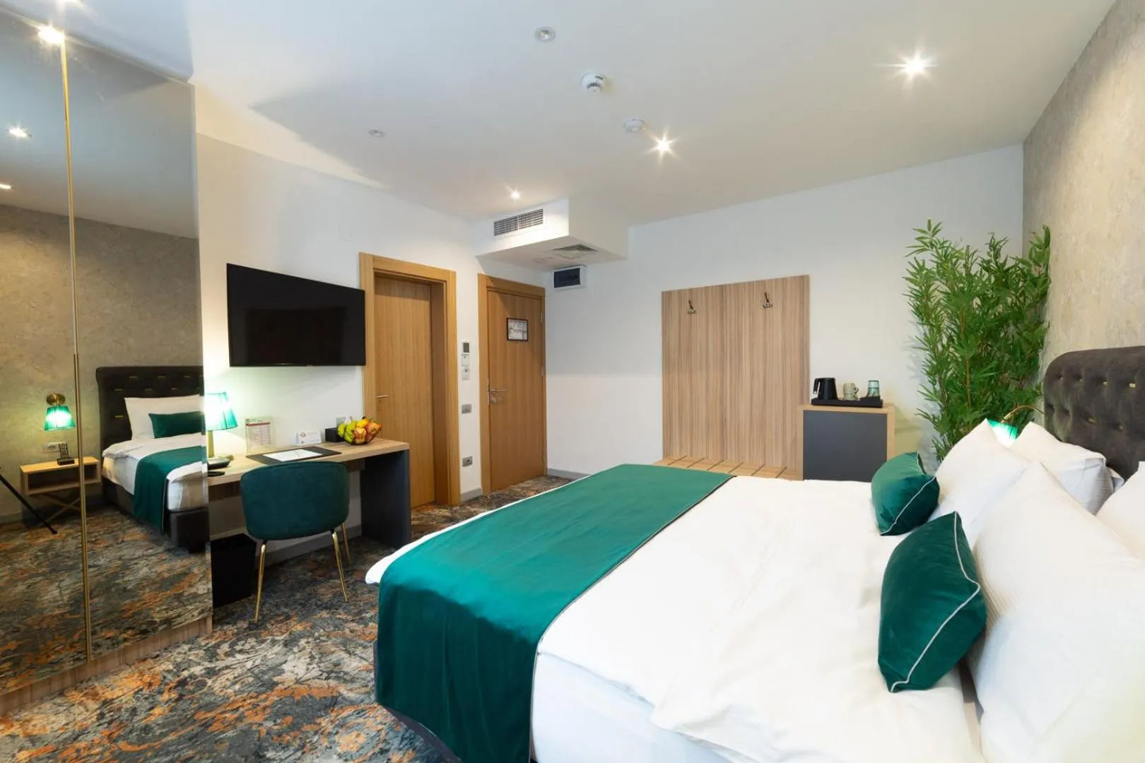 Bed in Tomis Garden Bucuresti