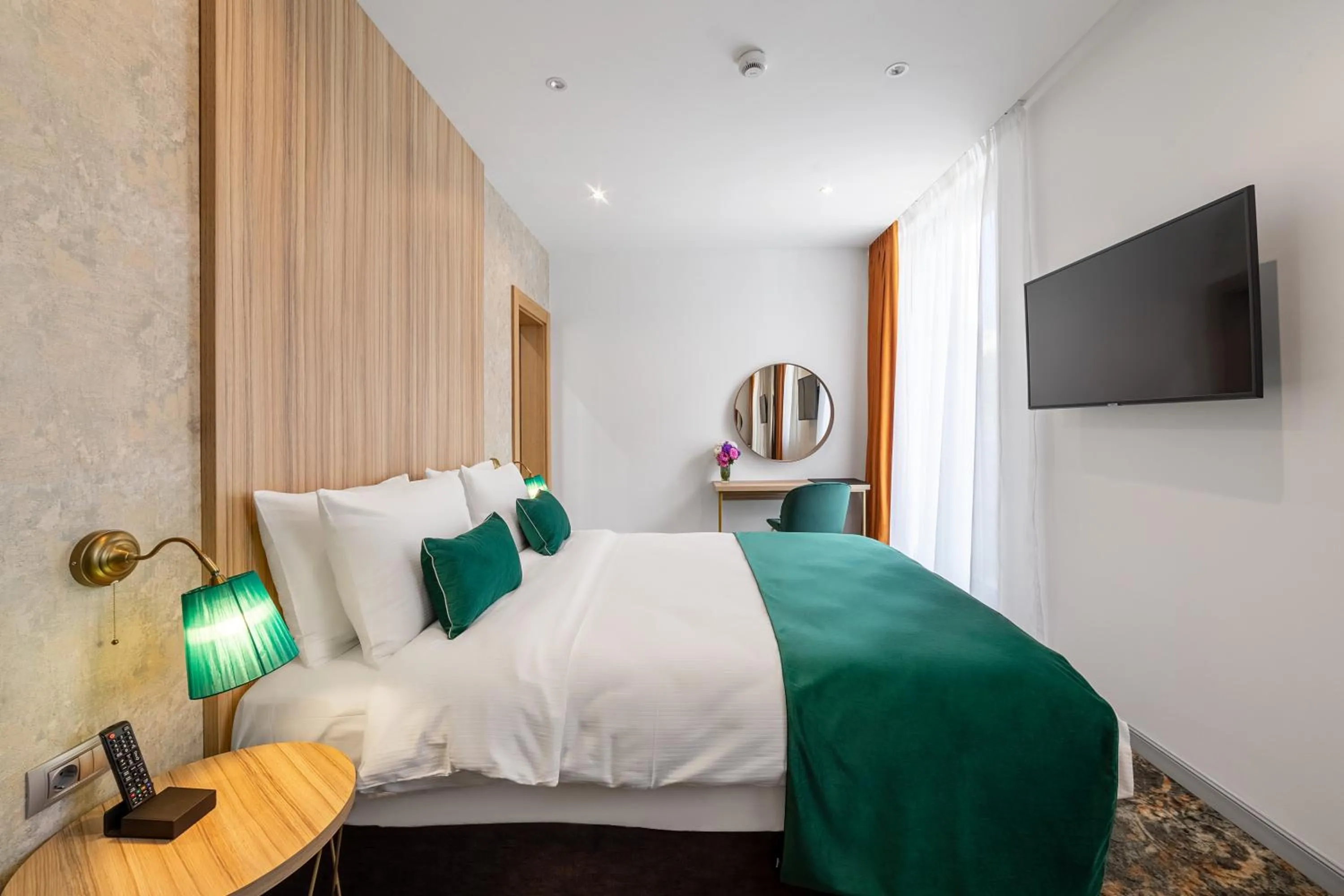 Bed in Tomis Garden Bucuresti