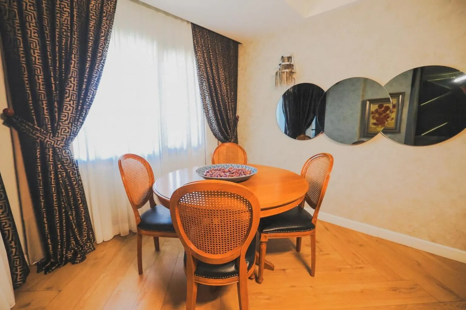 Living room in Best Western Izmir Hotel