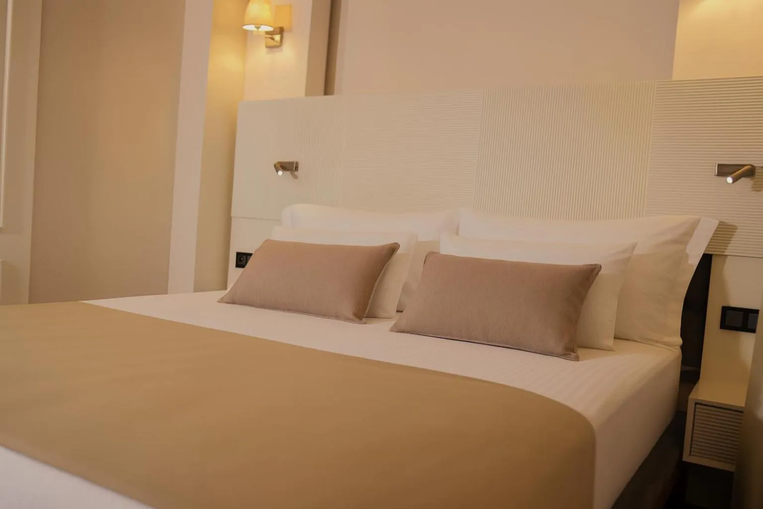 Bed in Best Western Izmir Hotel