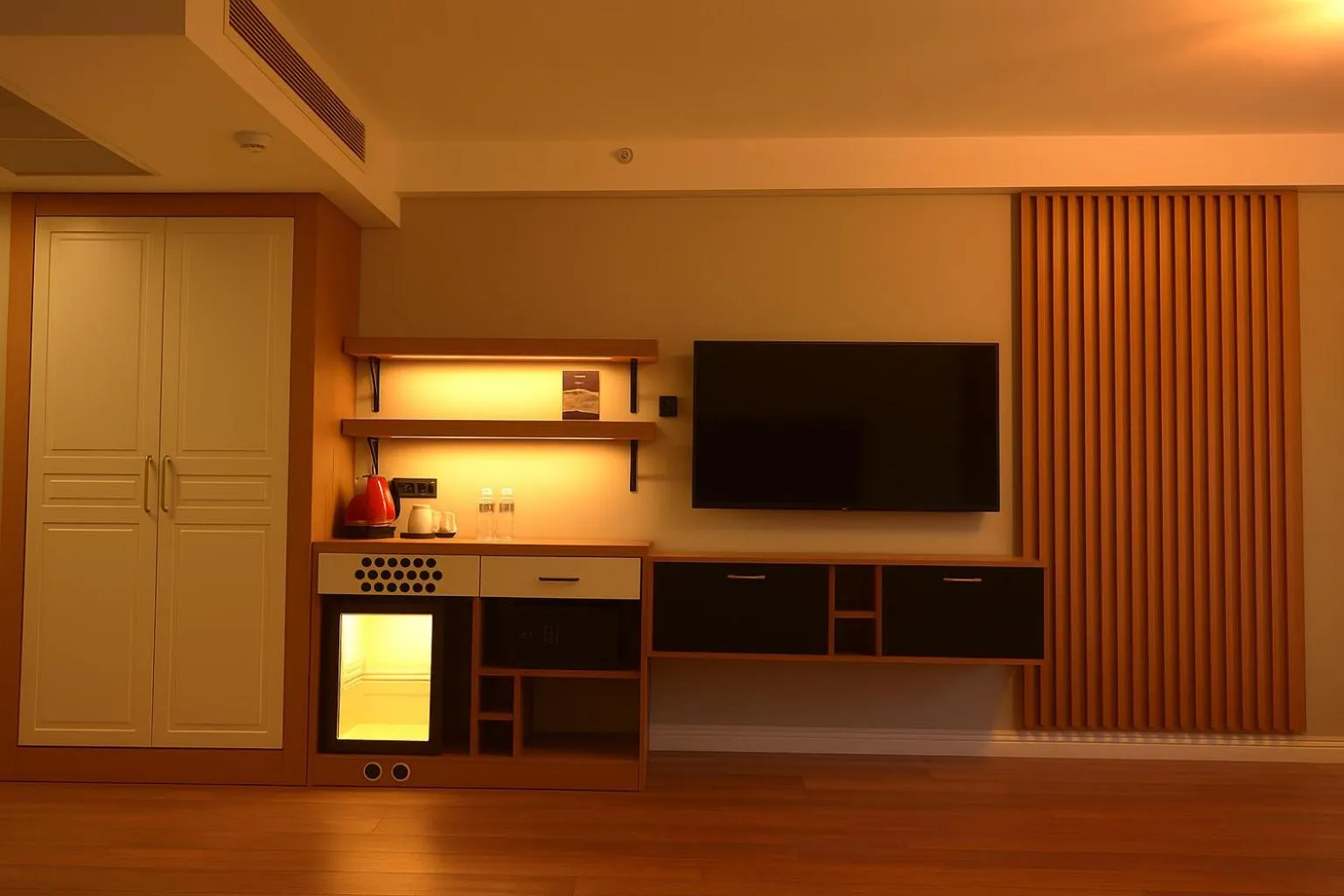 TV and multimedia in Best Western Izmir Hotel