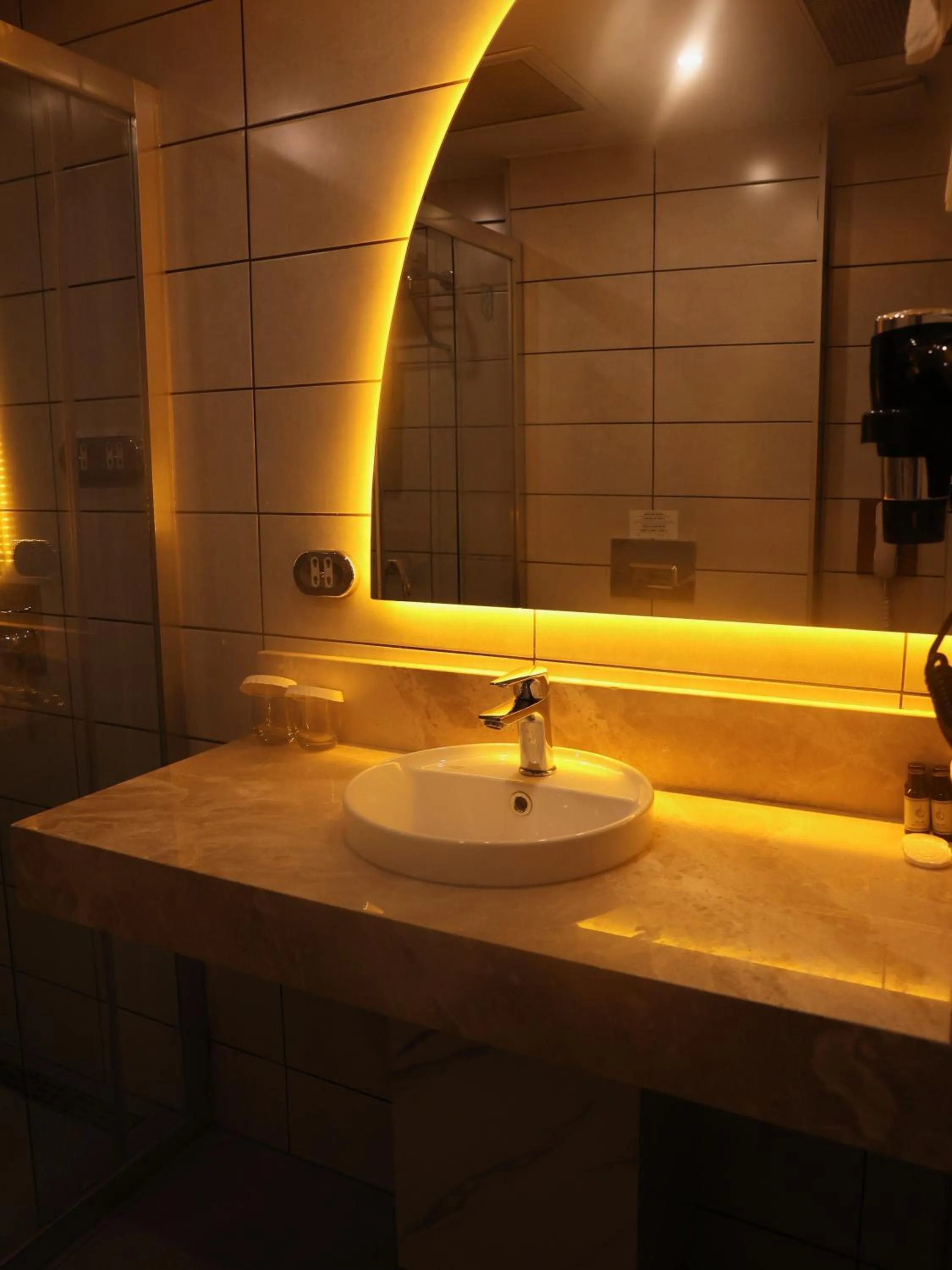 Shower in Best Western Izmir Hotel