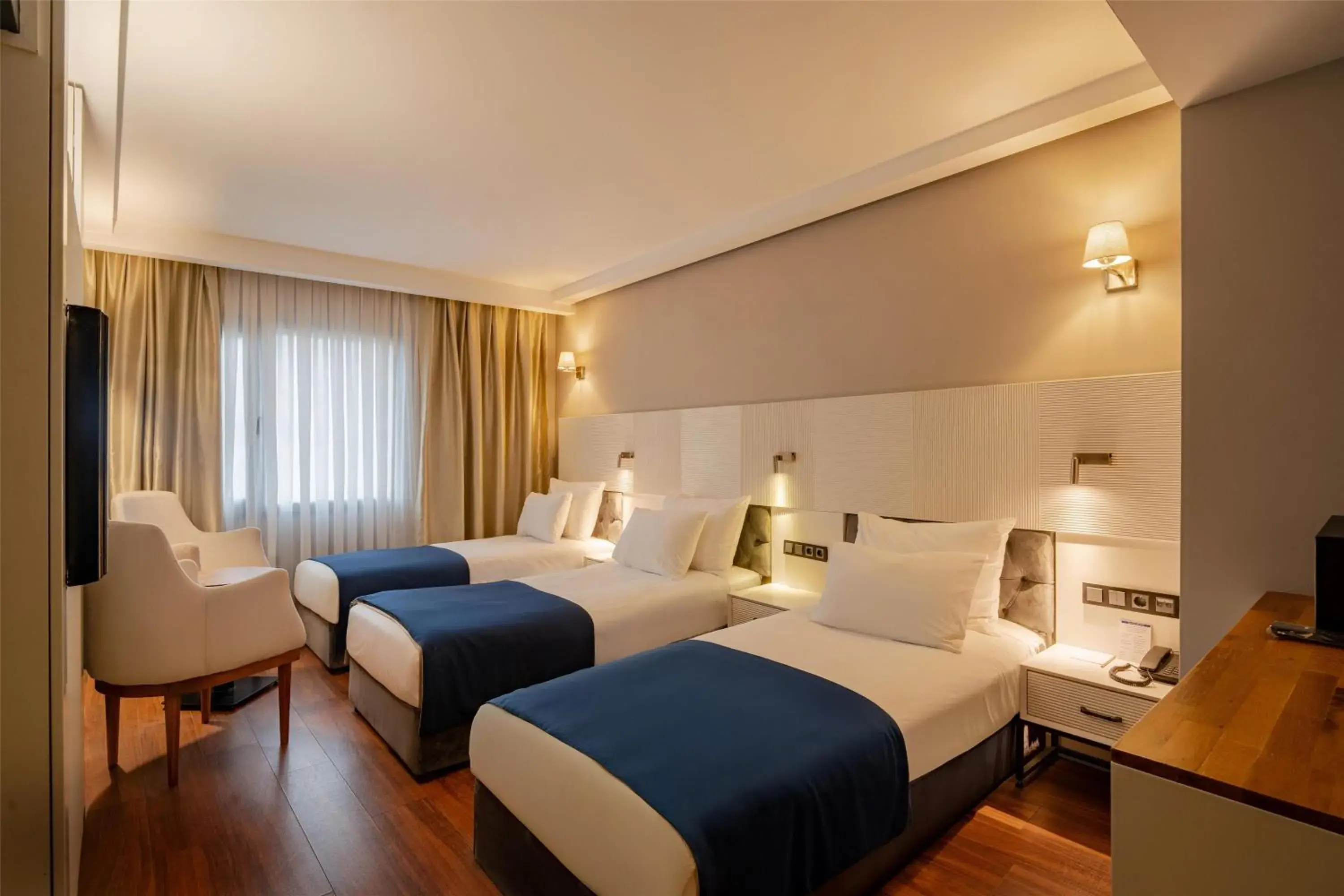 Standard Room with Three Single Beds - Non-Smoking in Best Western Izmir Hotel Standard Room with Three Single Beds - Non-Smoking in Best Western Izmir Hotel