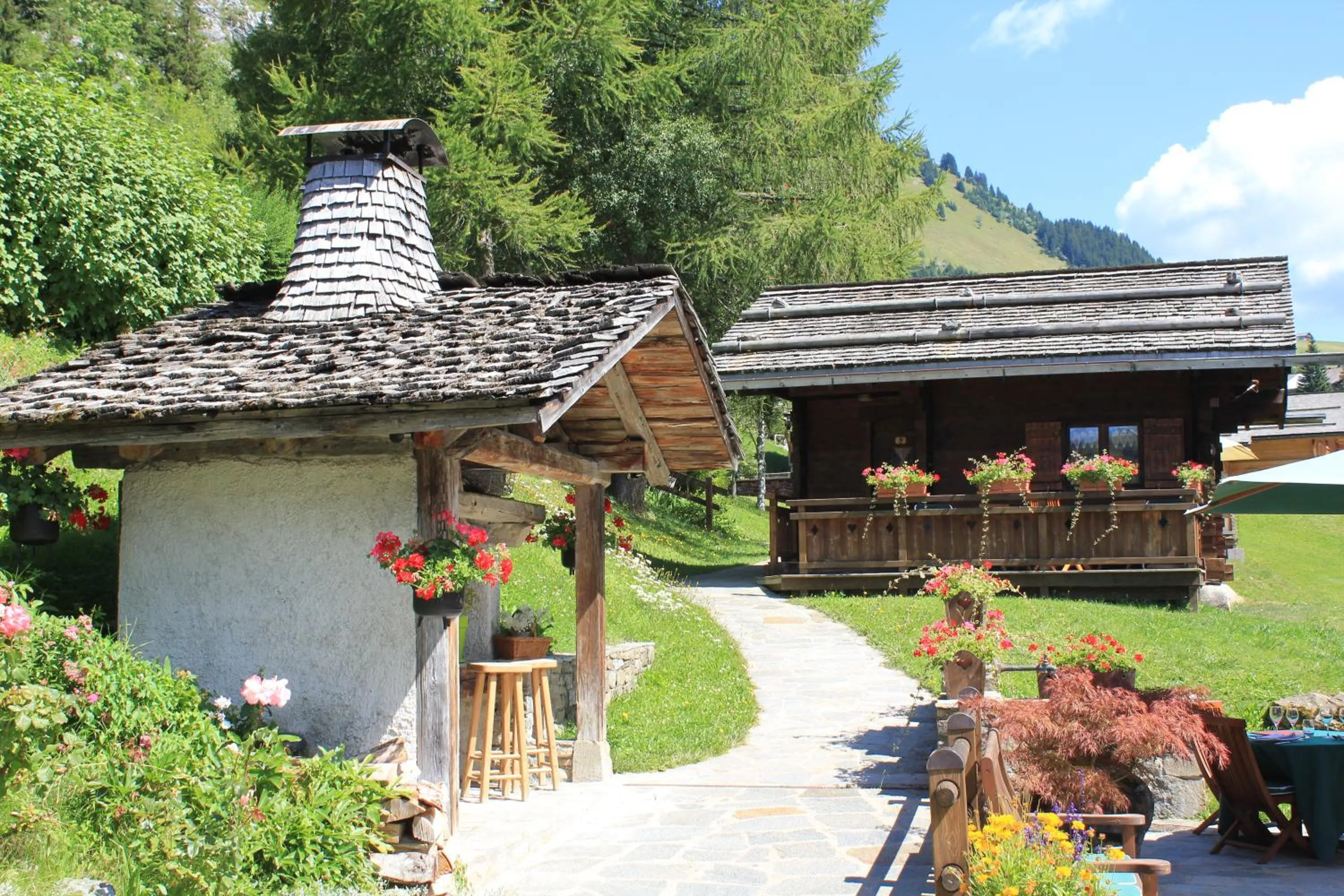 Facade/entrance in Les Chalets de la Serraz