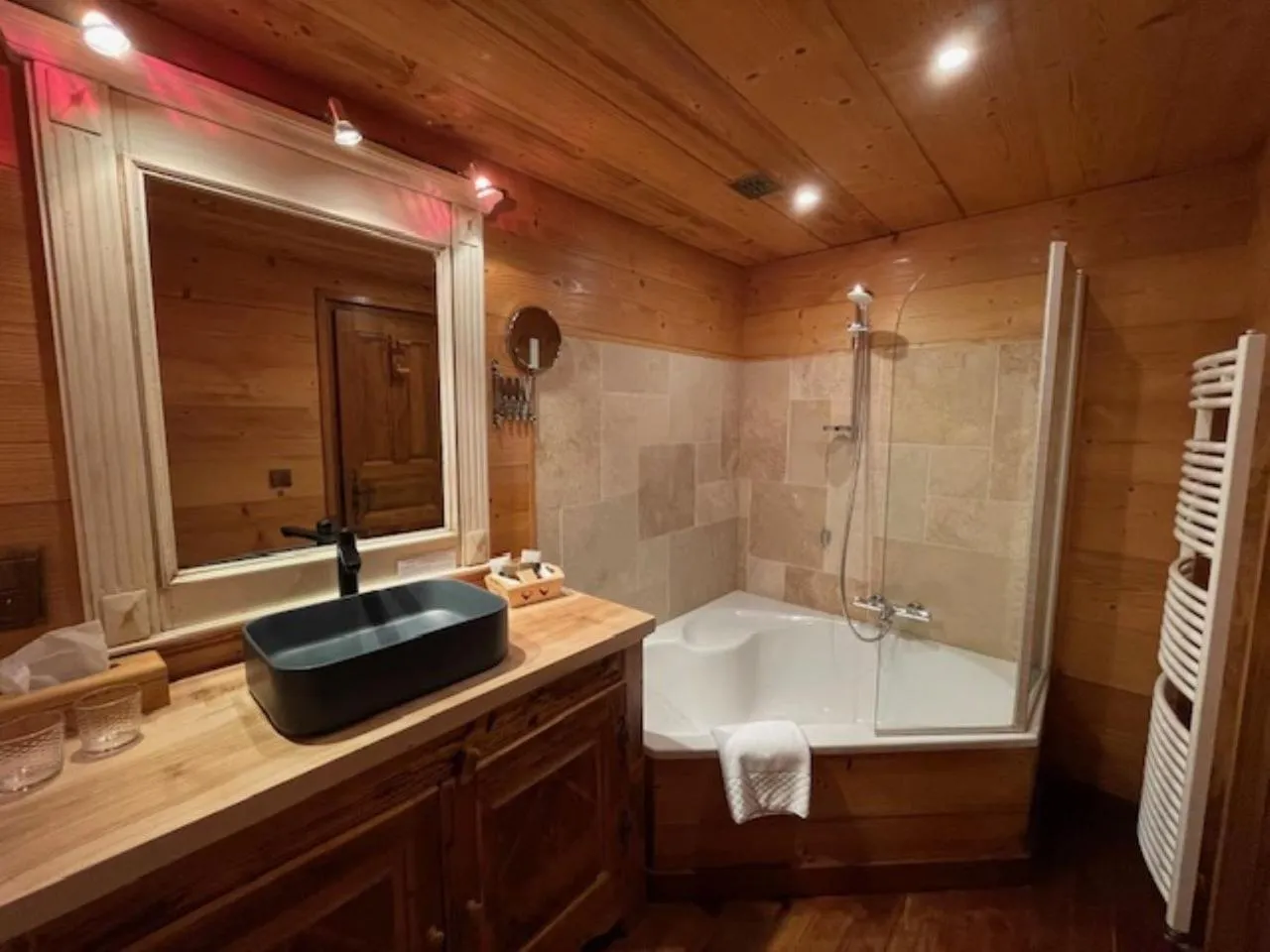 Bathroom, Bed in Les Chalets de la Serraz
