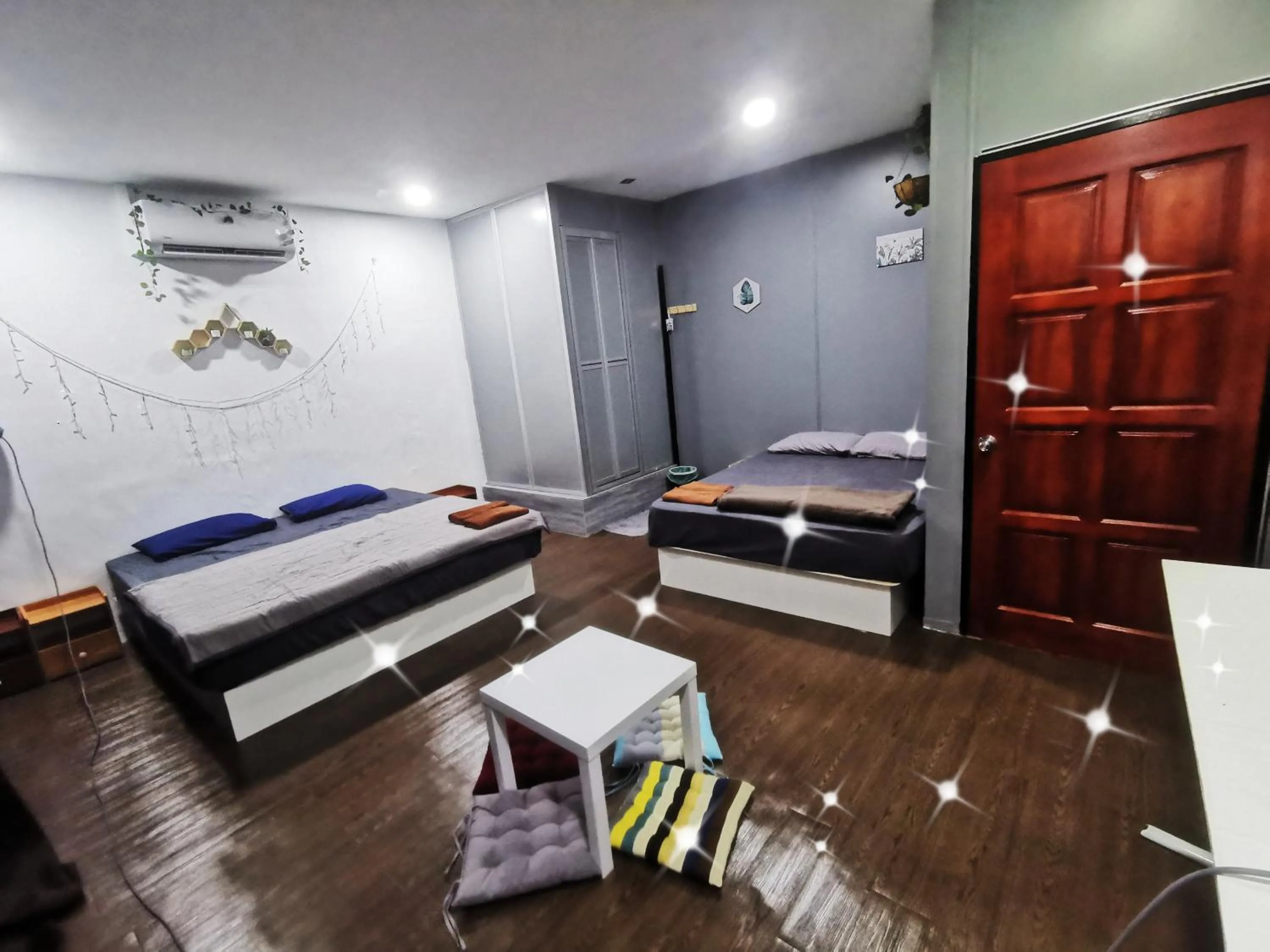 Photo of the whole room, Bed in Marvel Suite ABNB