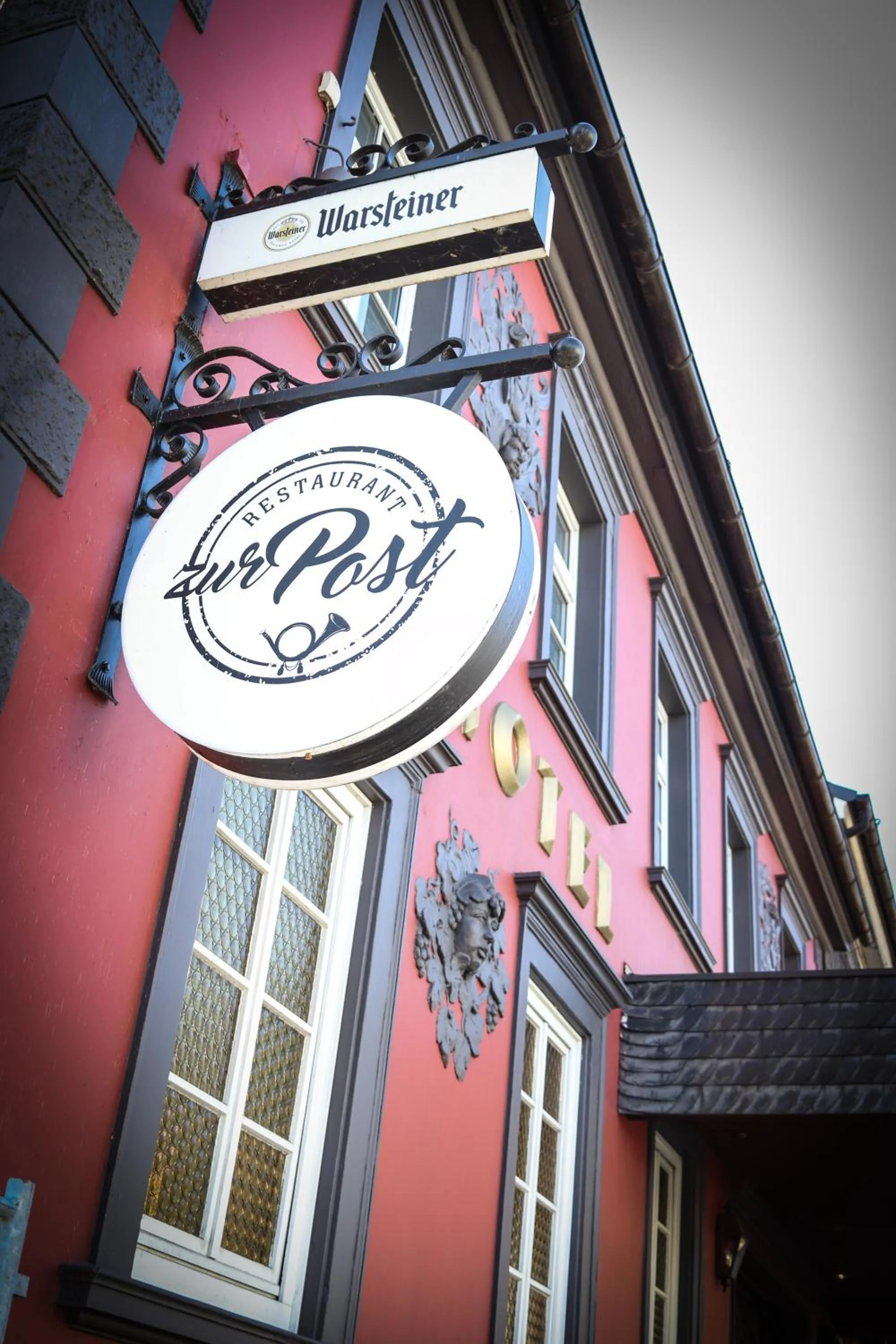 Facade/entrance in Hotel Zur Post