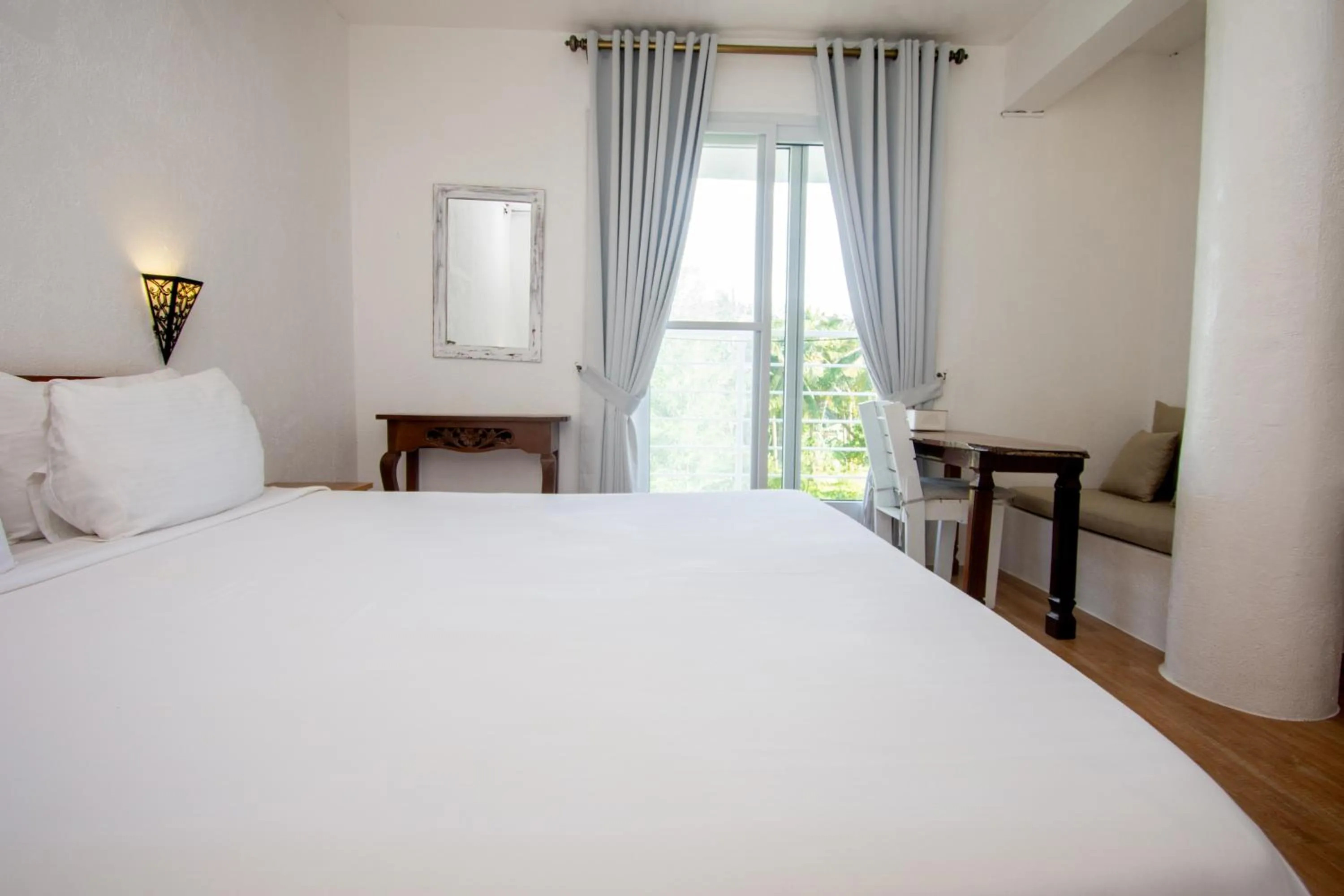 Bed in Lanterna Hotel Boracay