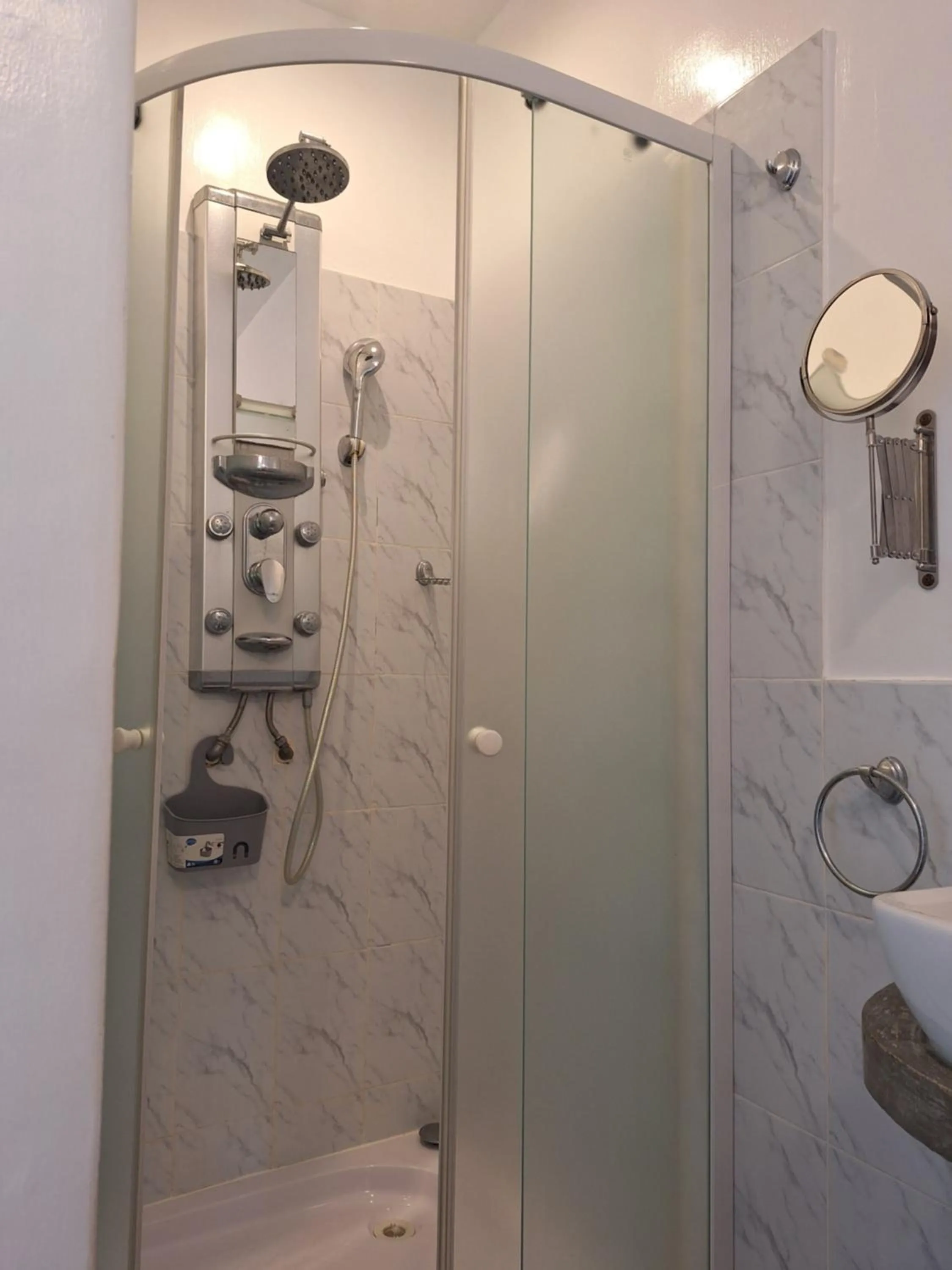 Shower in Lanterna Hotel Boracay