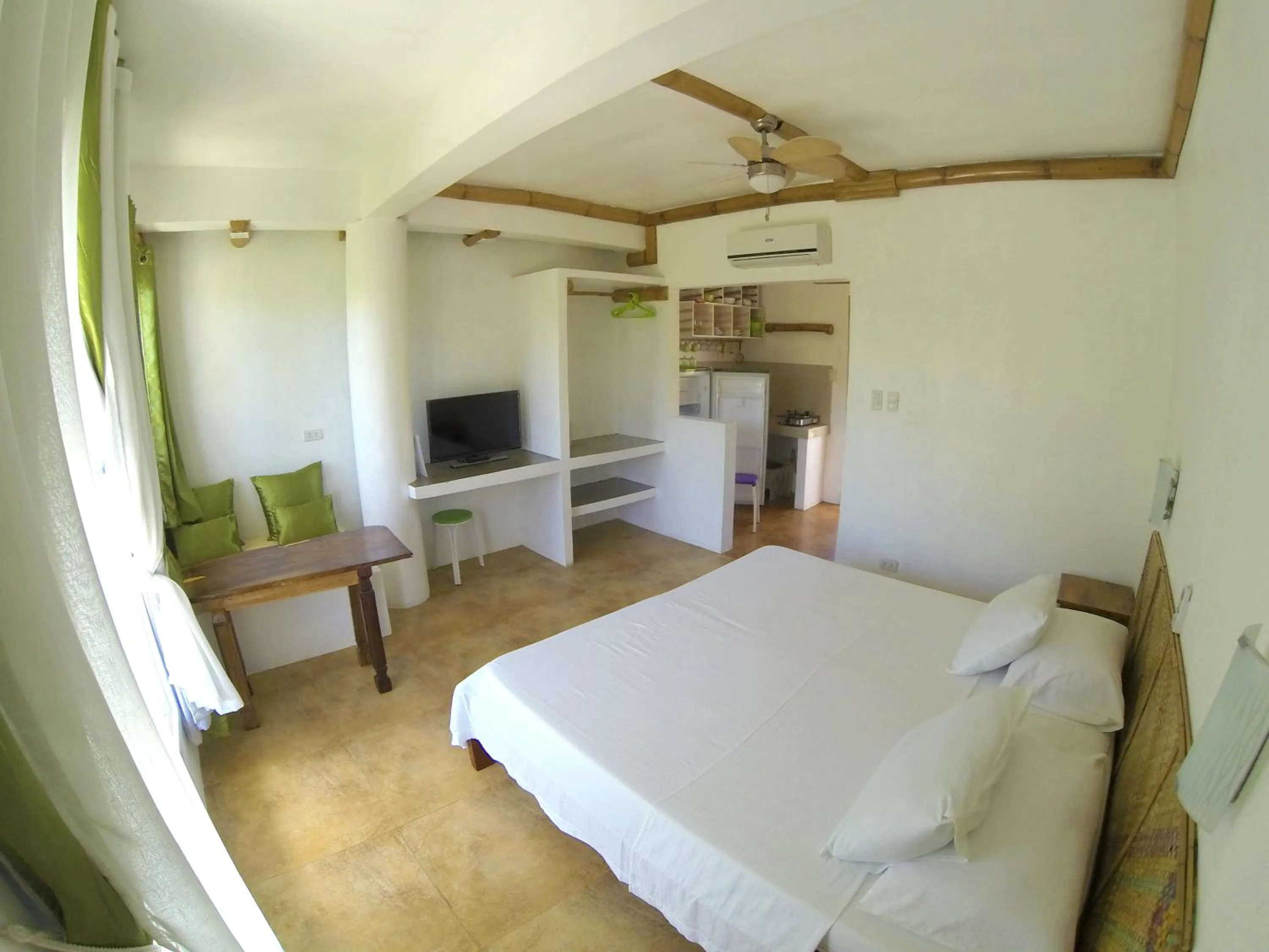 Bed in Lanterna Hotel Boracay