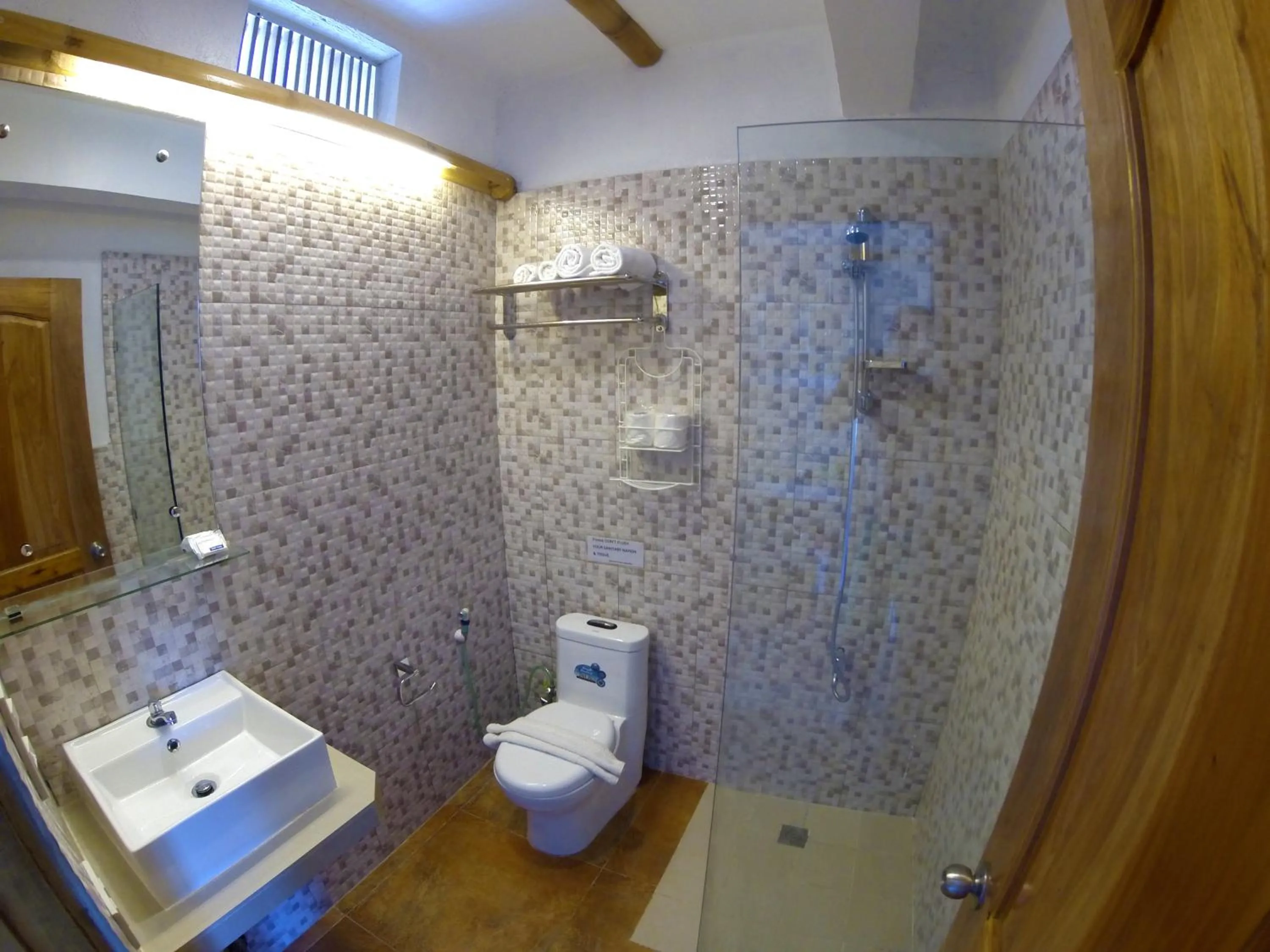 Shower in Lanterna Hotel Boracay