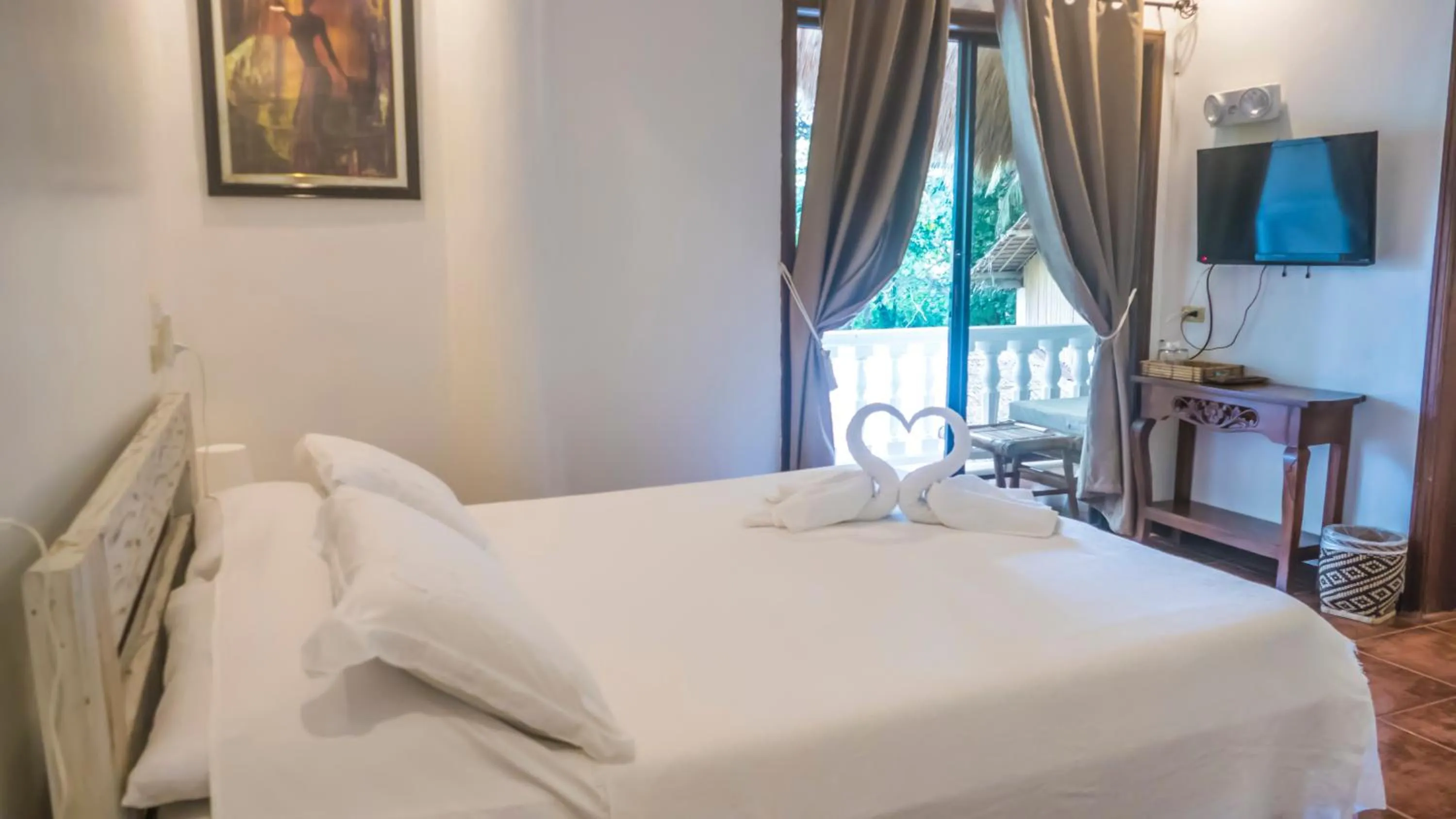 Bed in Lanterna Hotel Boracay