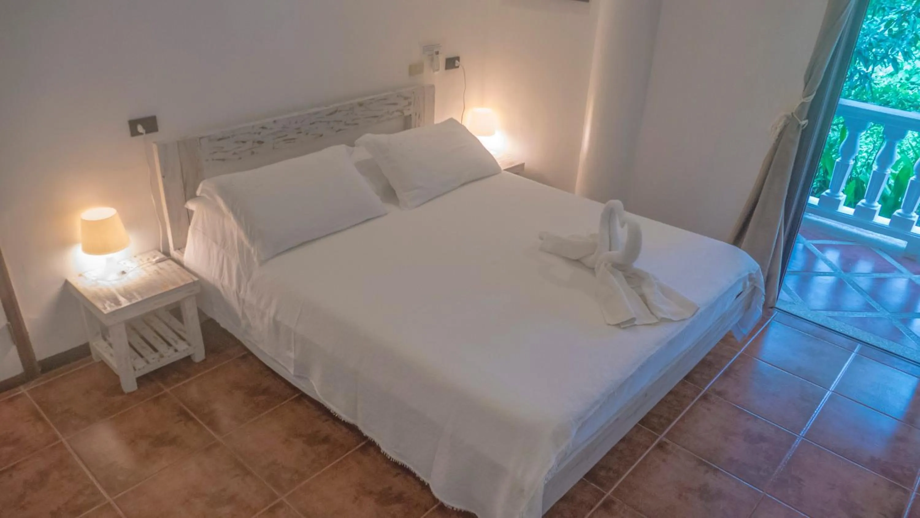 Bed in Lanterna Hotel Boracay