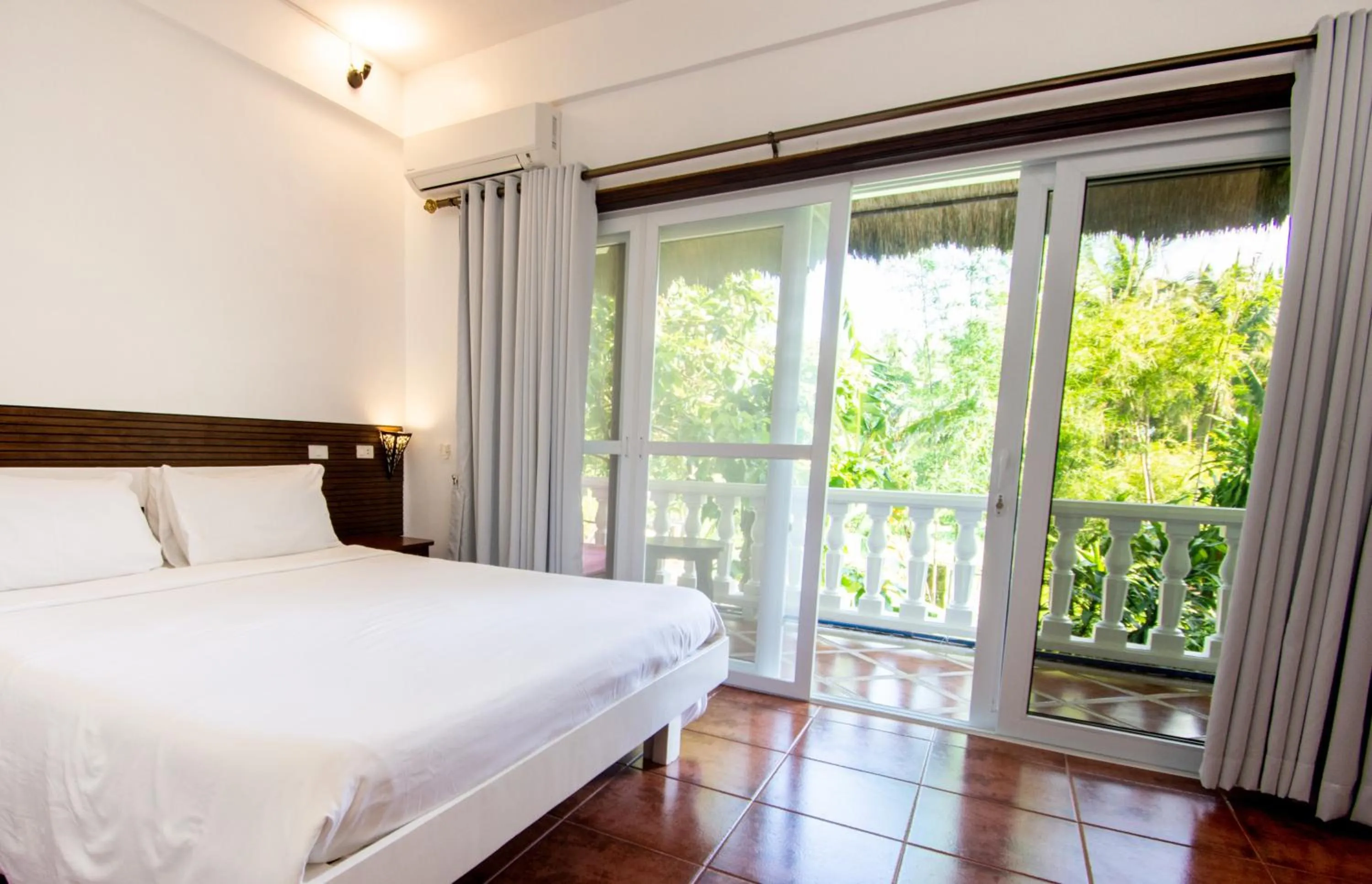 Bed in Lanterna Hotel Boracay