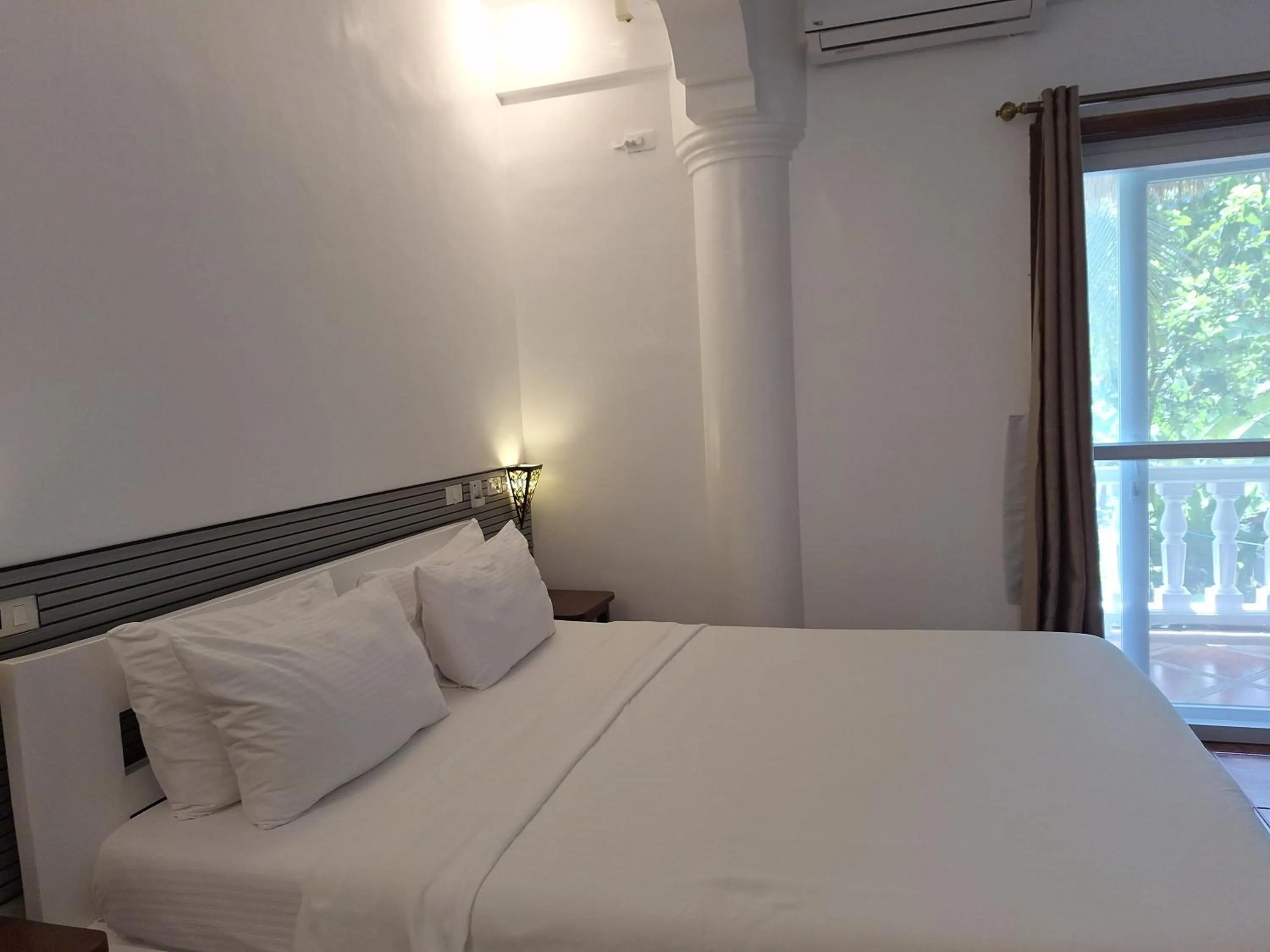 Bed in Lanterna Hotel Boracay