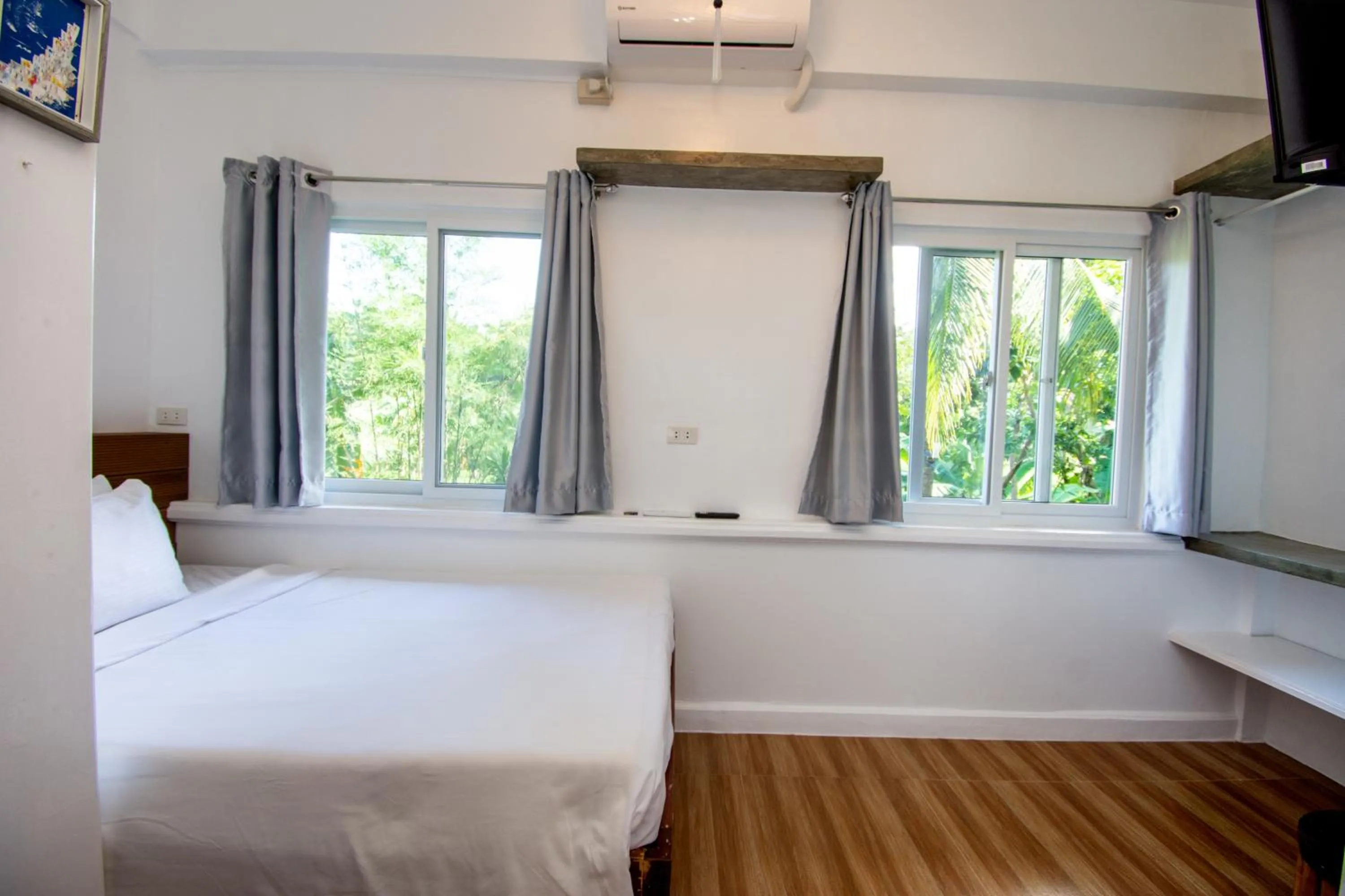 Bed in Lanterna Hotel Boracay