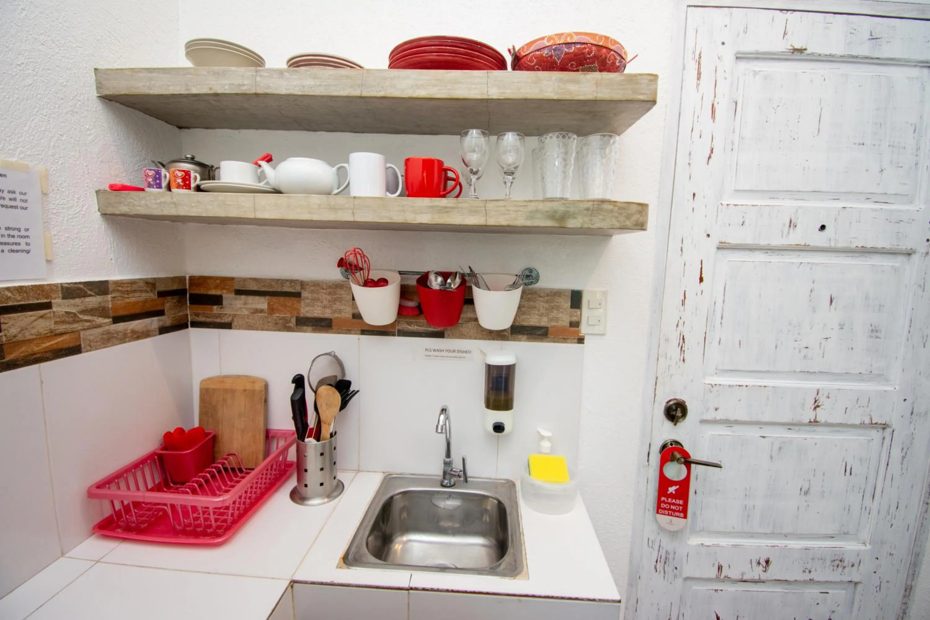 Kitchen or kitchenette in Lanterna Hotel Boracay