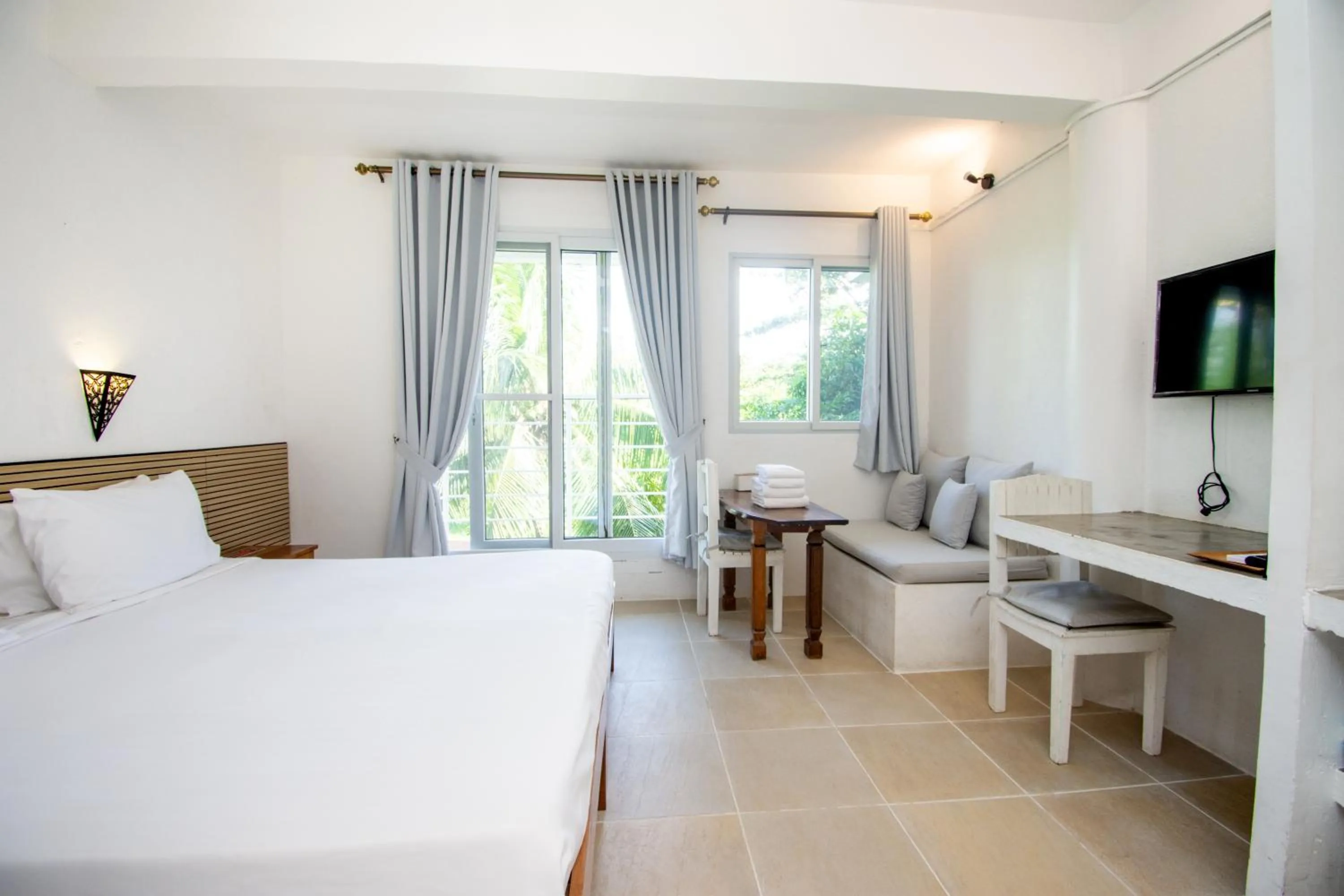 Bed in Lanterna Hotel Boracay