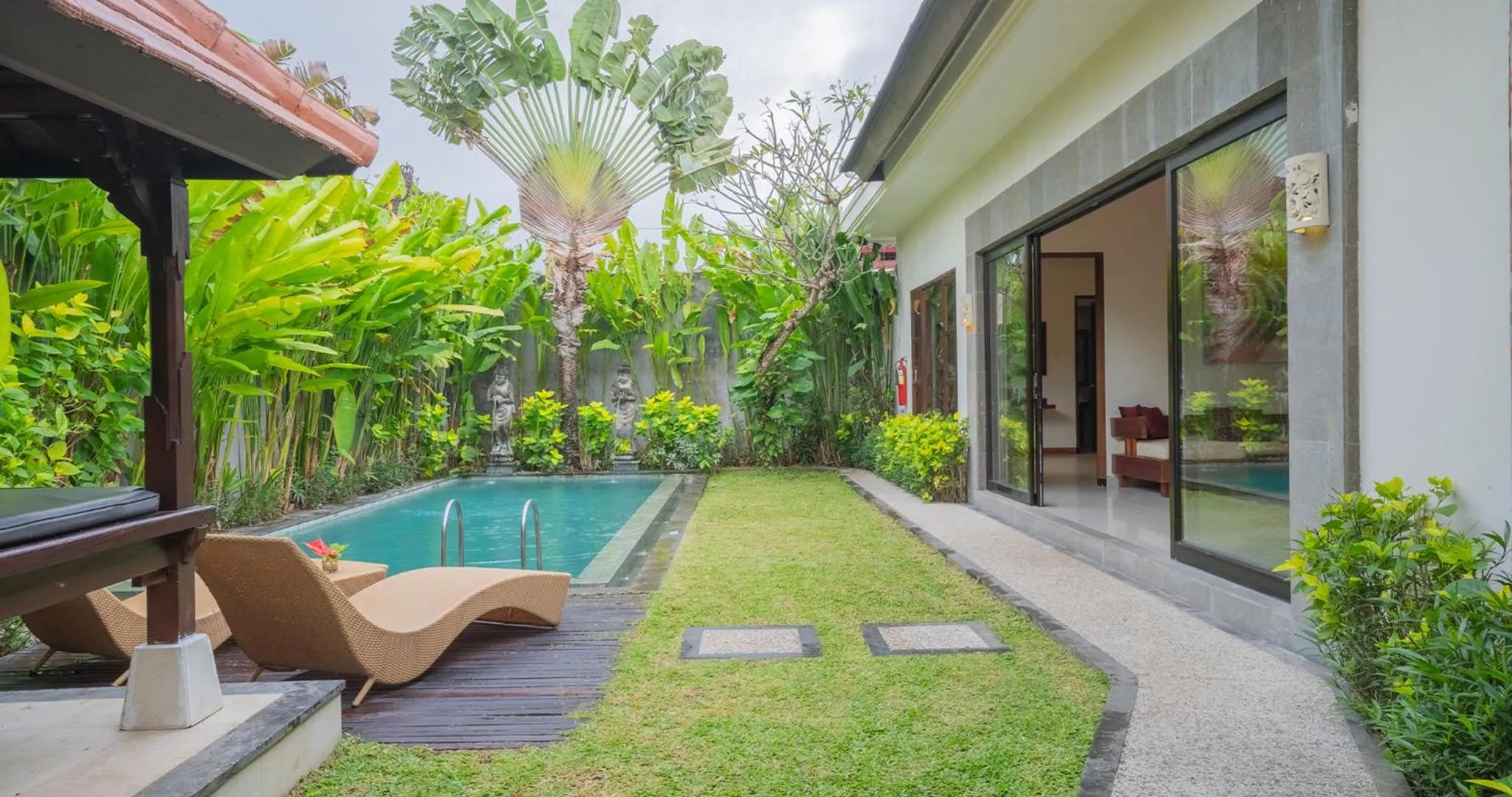 Garden in Swiss-Belvillas Umalas