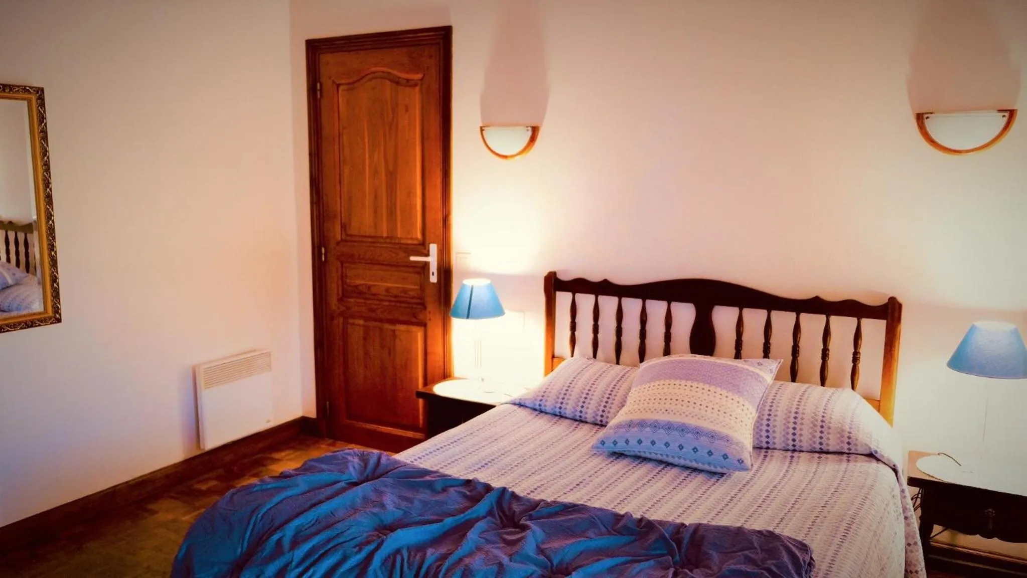 Photo of the whole room, Bed in Chambres d'Hôtes Garicoitz