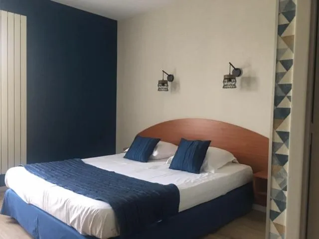 Photo of the whole room, Bed in LOGIS Hôtel LES 3 MARCHANDS