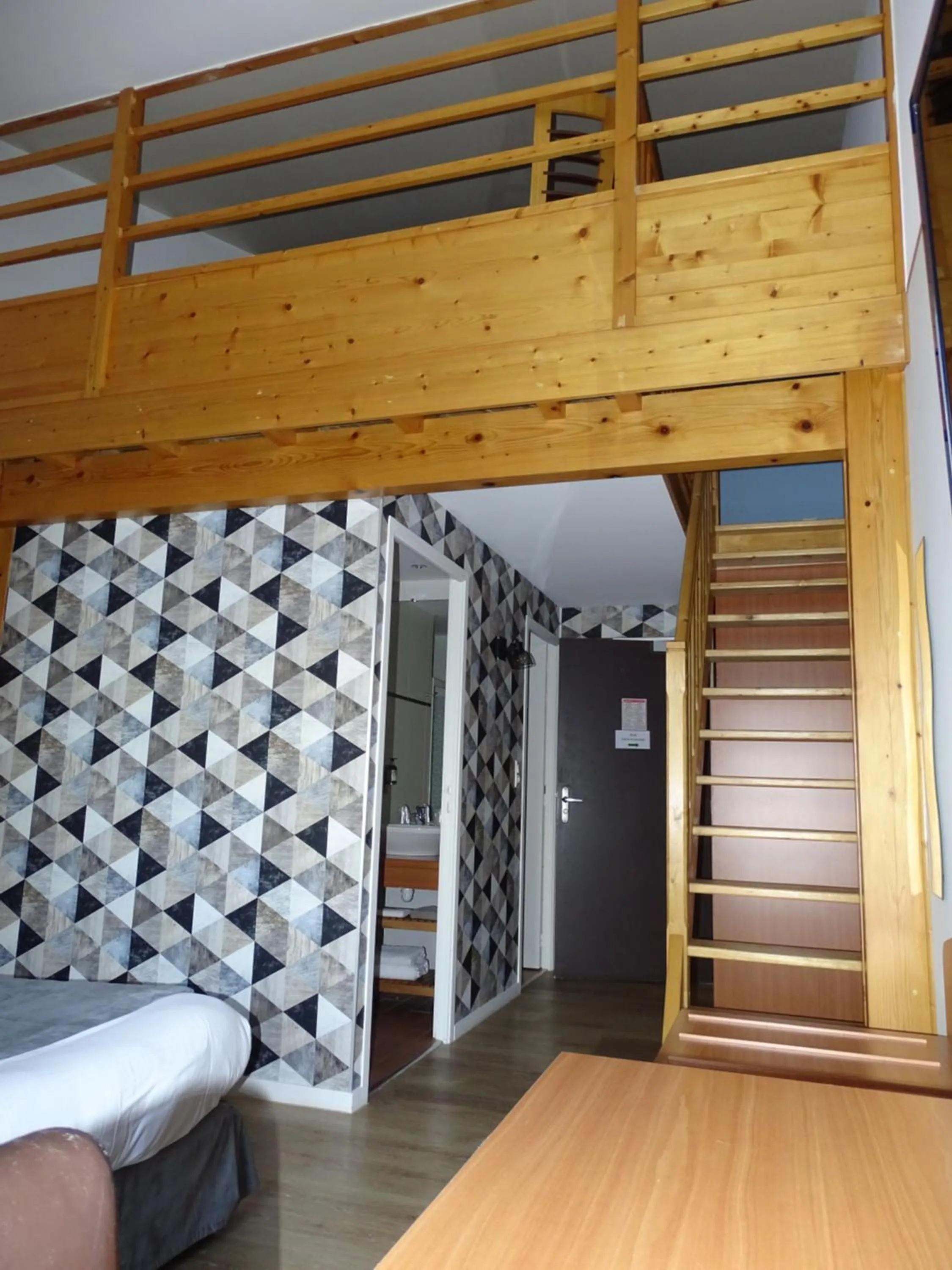 Bed in LOGIS Hôtel LES 3 MARCHANDS