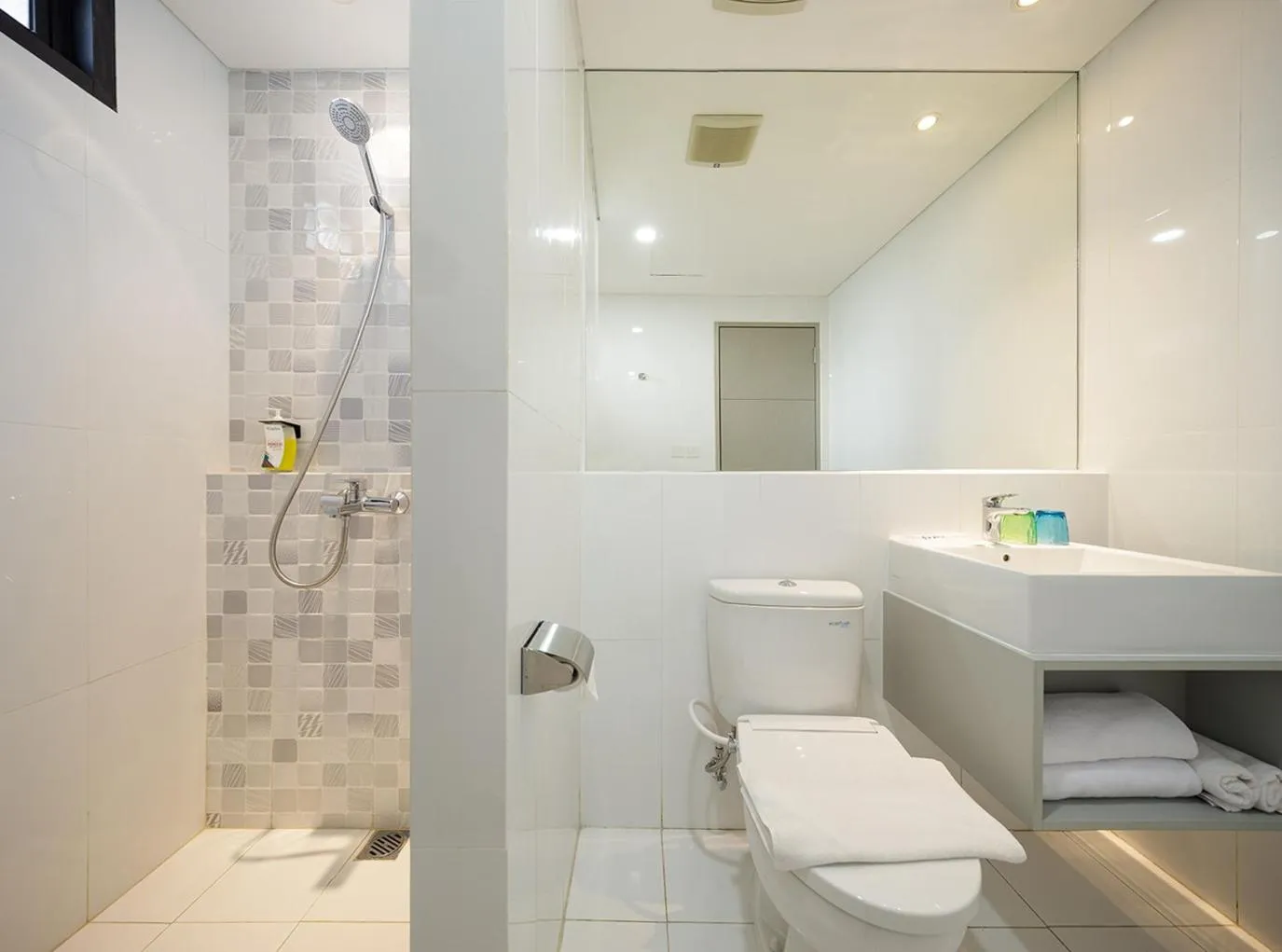 Shower in Joylive BSD City