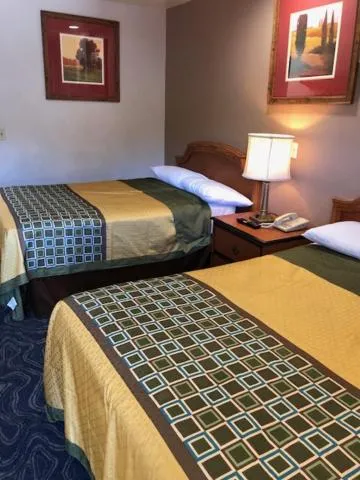 Bed in Crown Lodge Motel