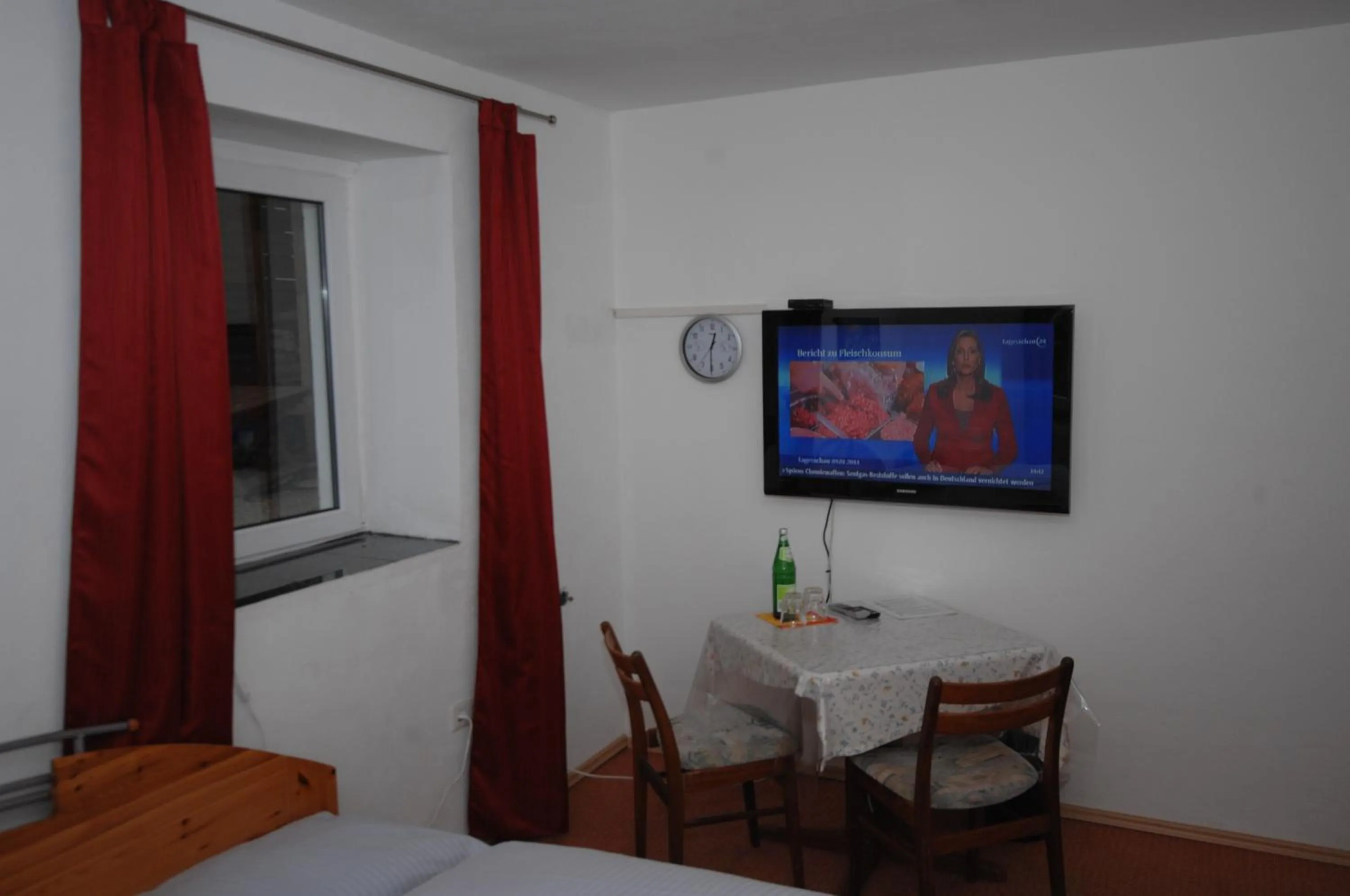 Bedroom, Bed in Airportgästehaus Bremen