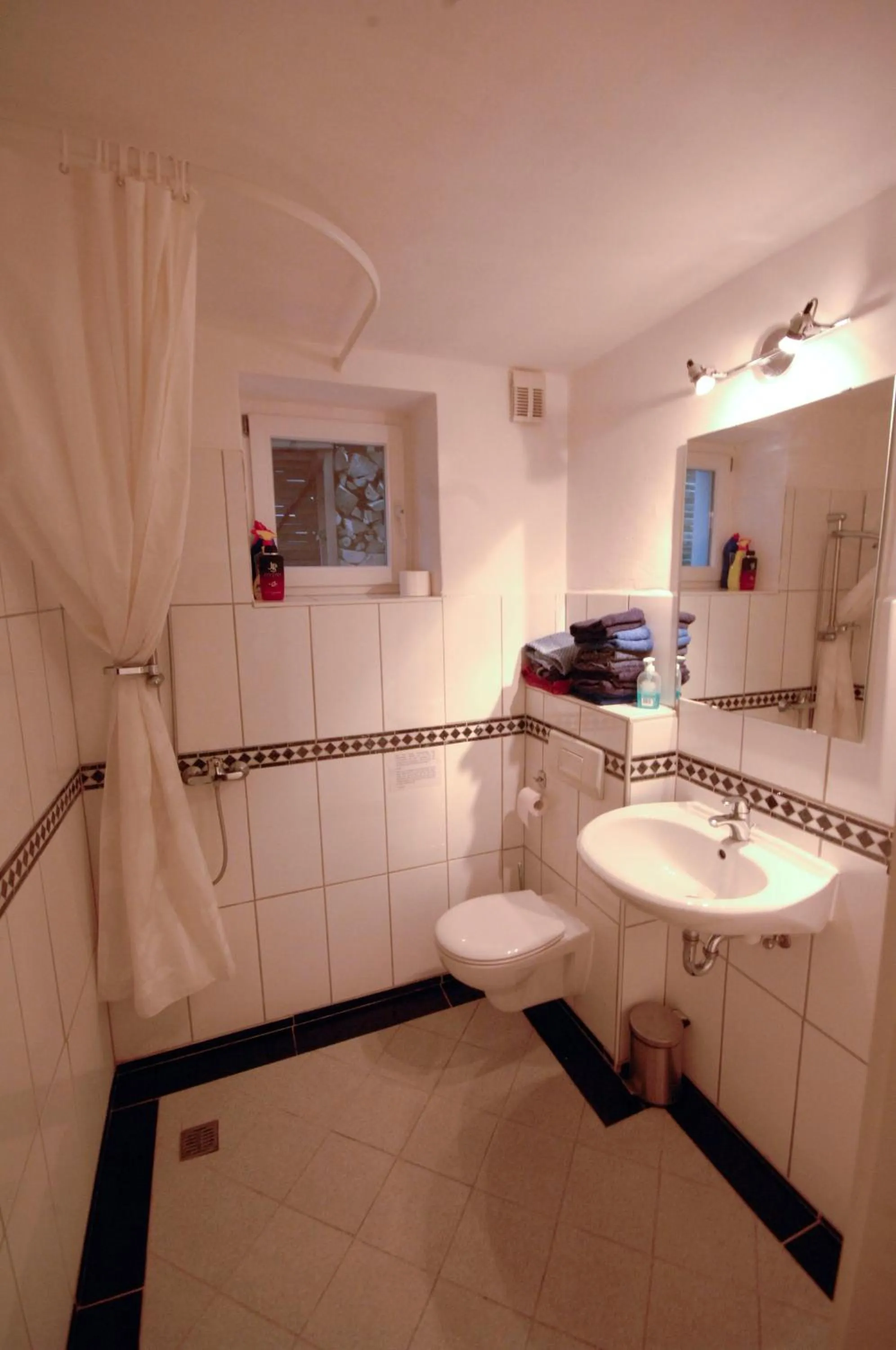 Shower in Airportgästehaus Bremen