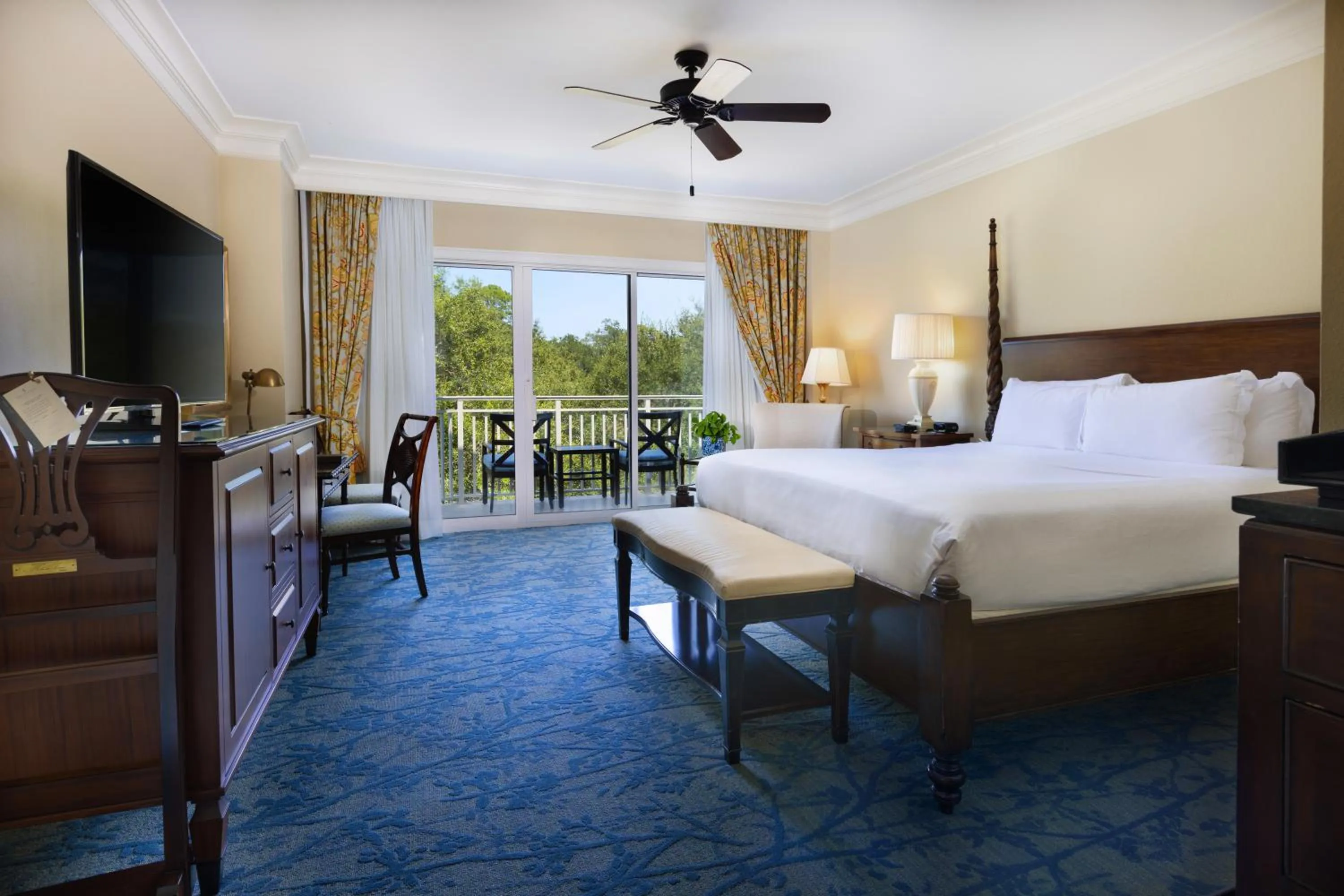 Bed in Inn and Club at Harbour Town