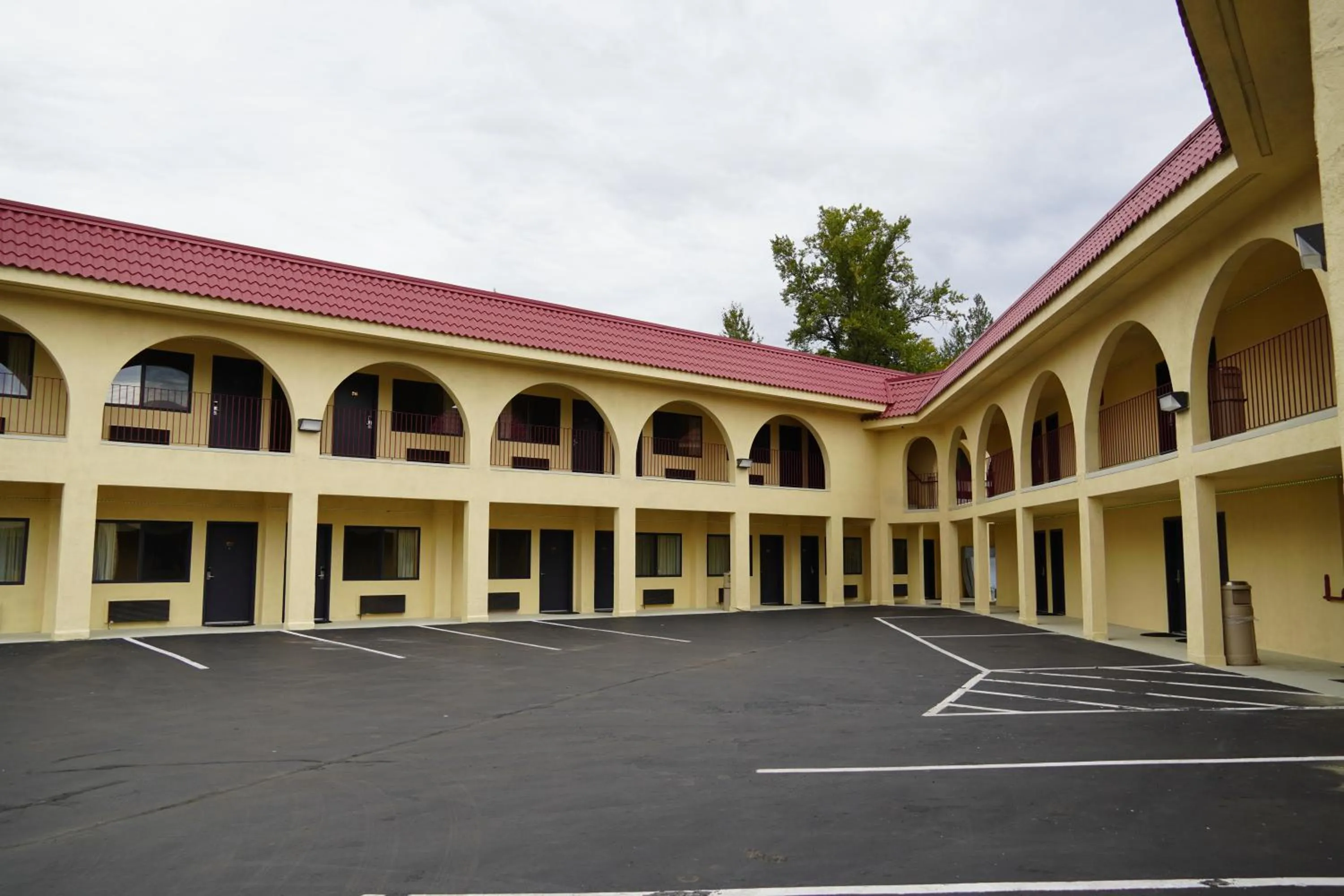 Property building in Timberland Inn & Suites
