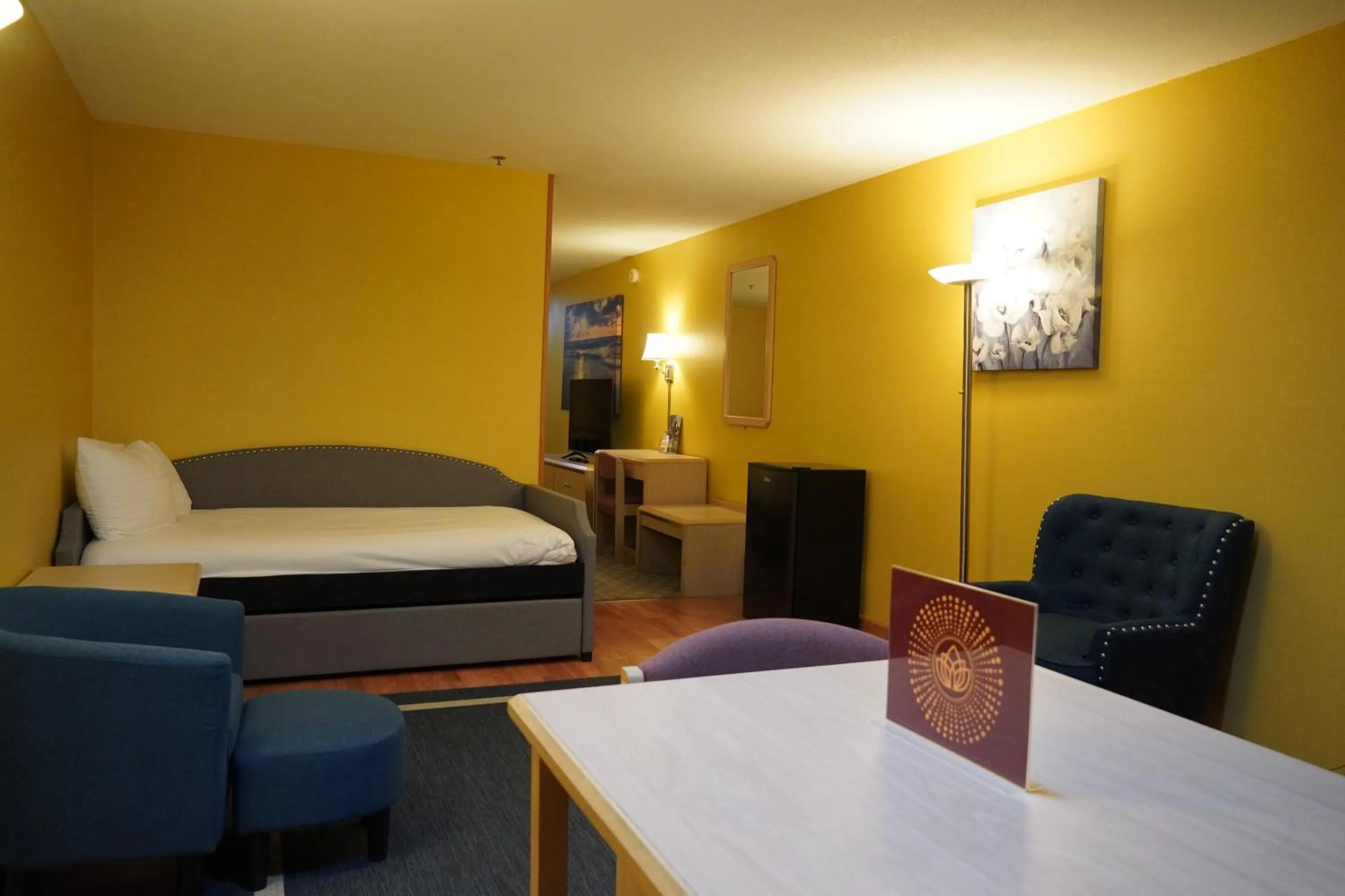 TV and multimedia, Bed in Timberland Inn & Suites