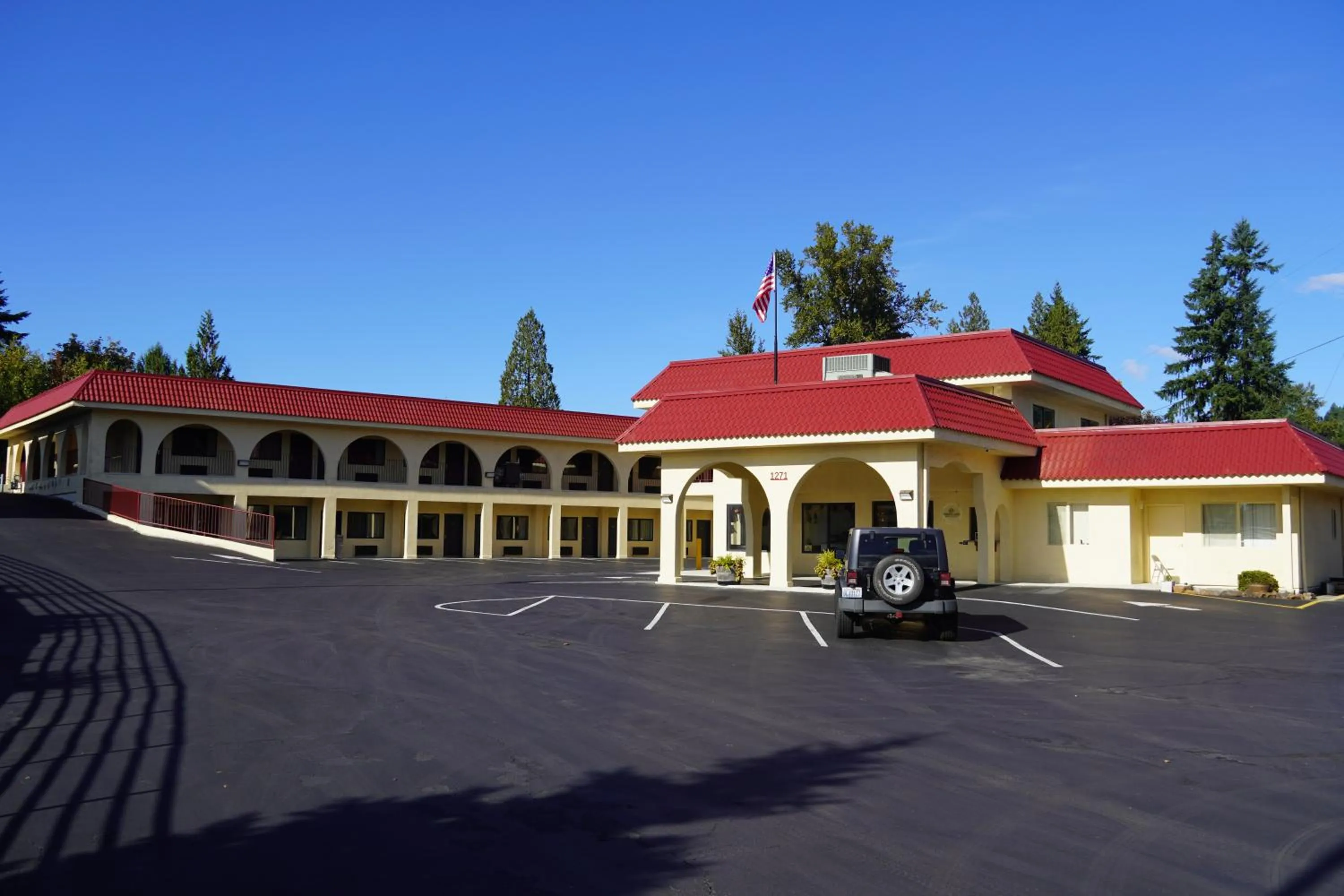 Property building in Timberland Inn & Suites