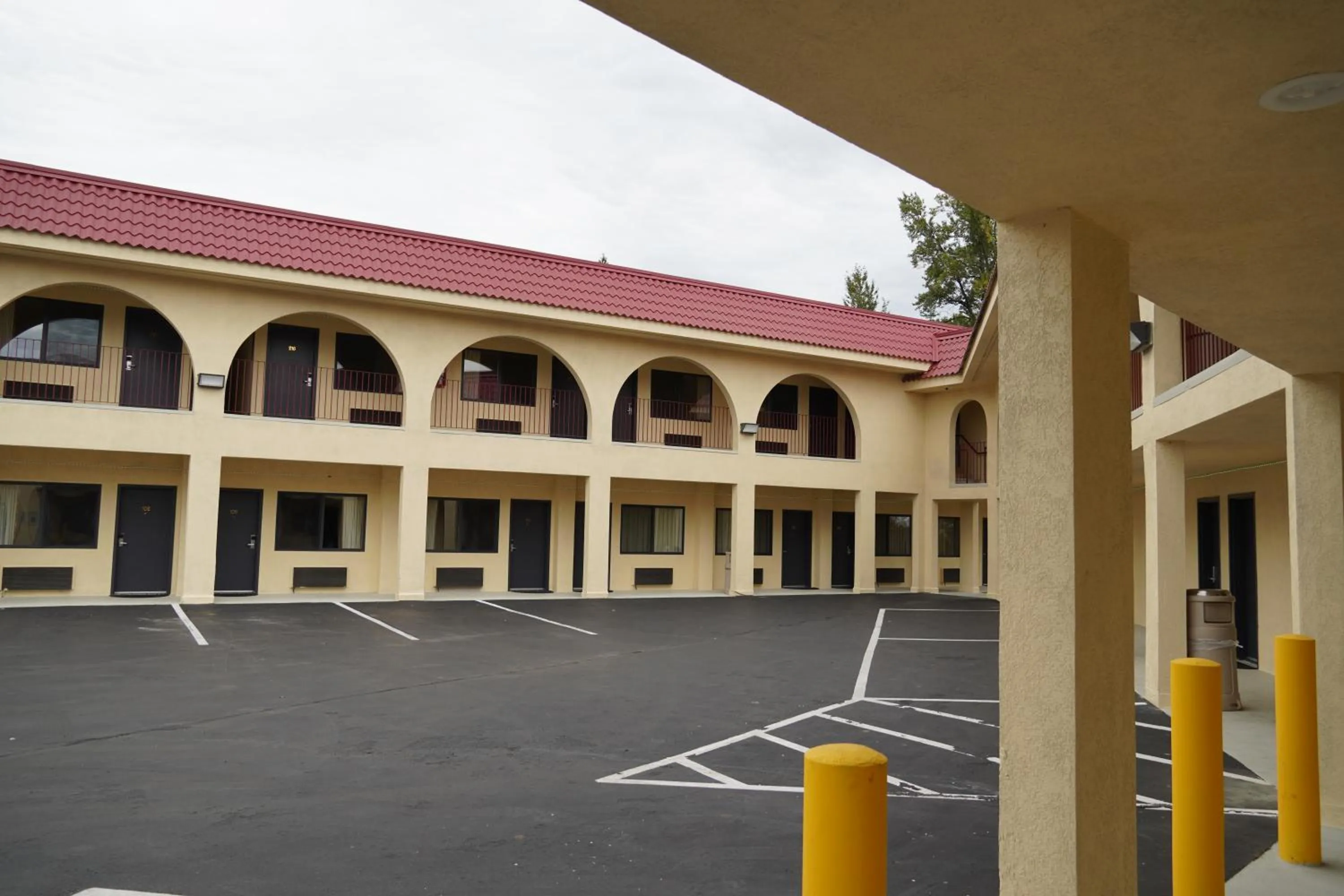 Property building in Timberland Inn & Suites