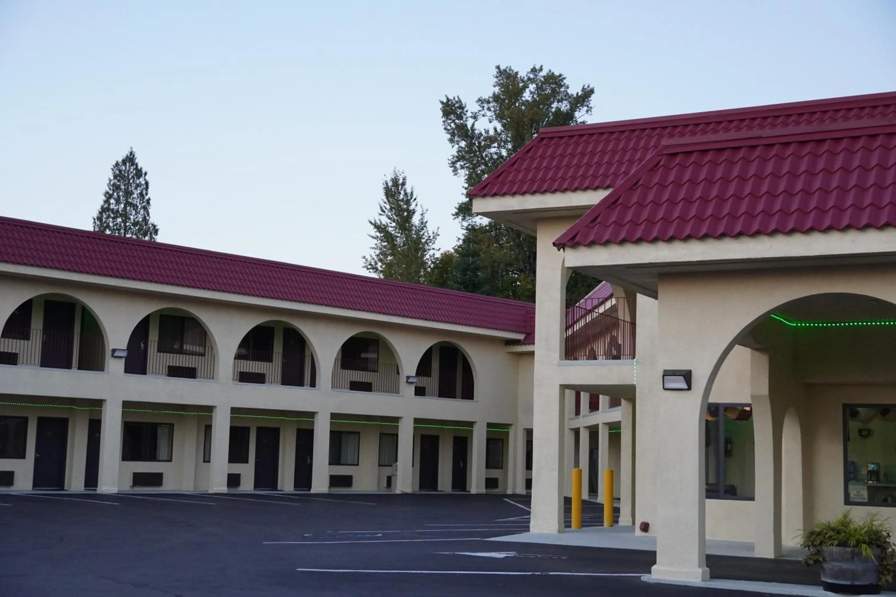 Property building in Timberland Inn & Suites
