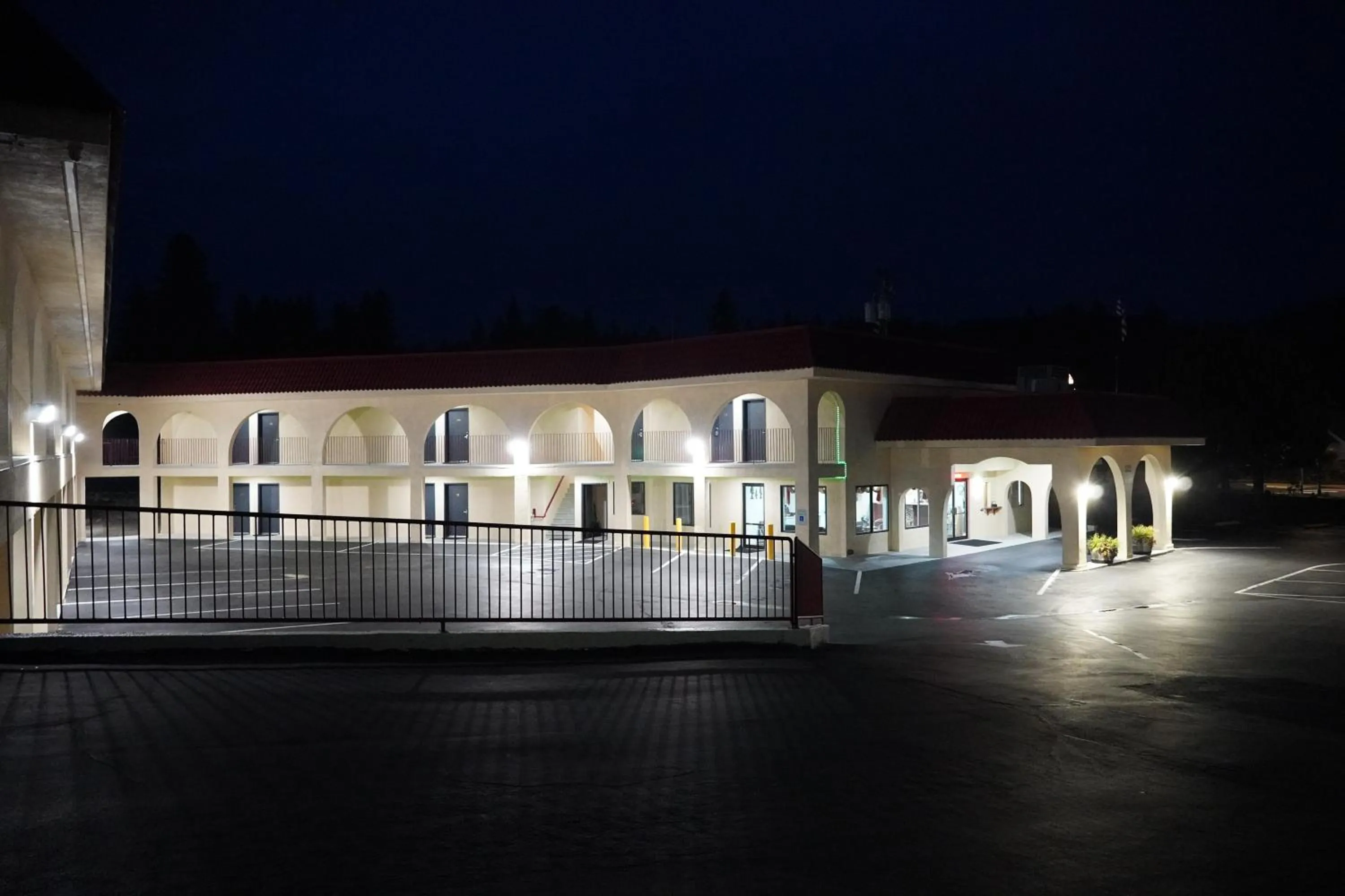 Property building in Timberland Inn & Suites