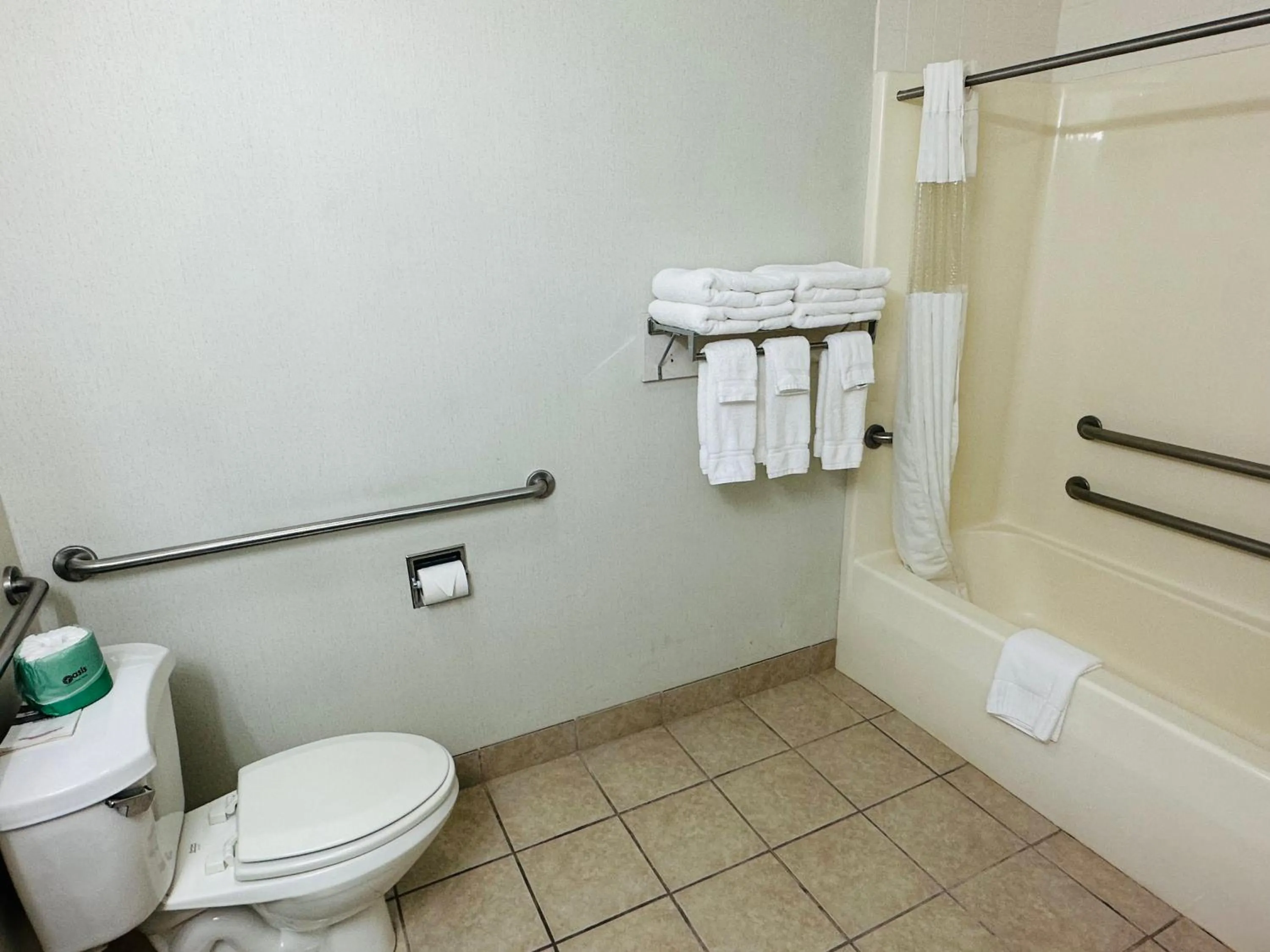 Shower in Timberland Inn & Suites