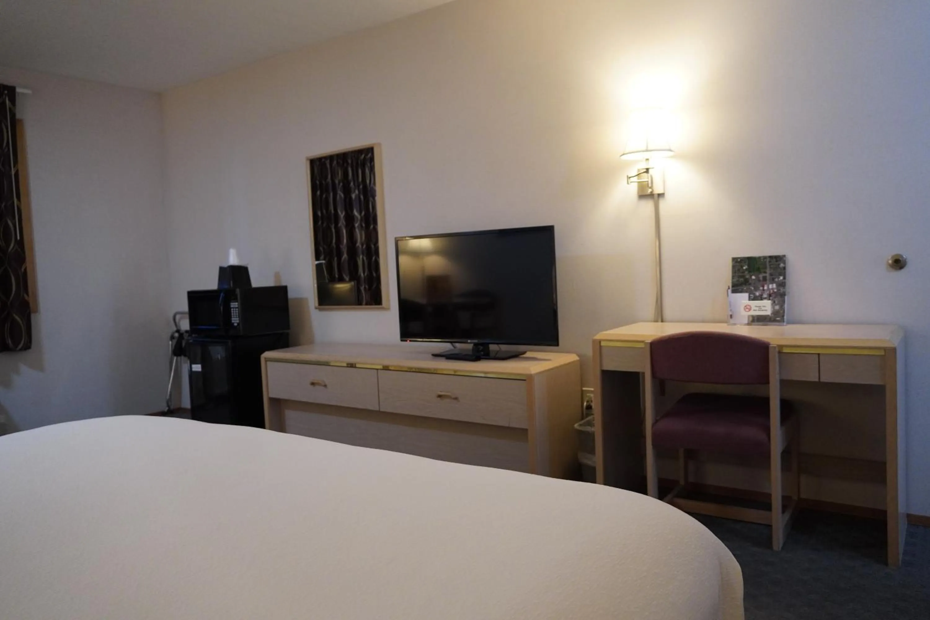 Bedroom, Bed in Timberland Inn & Suites