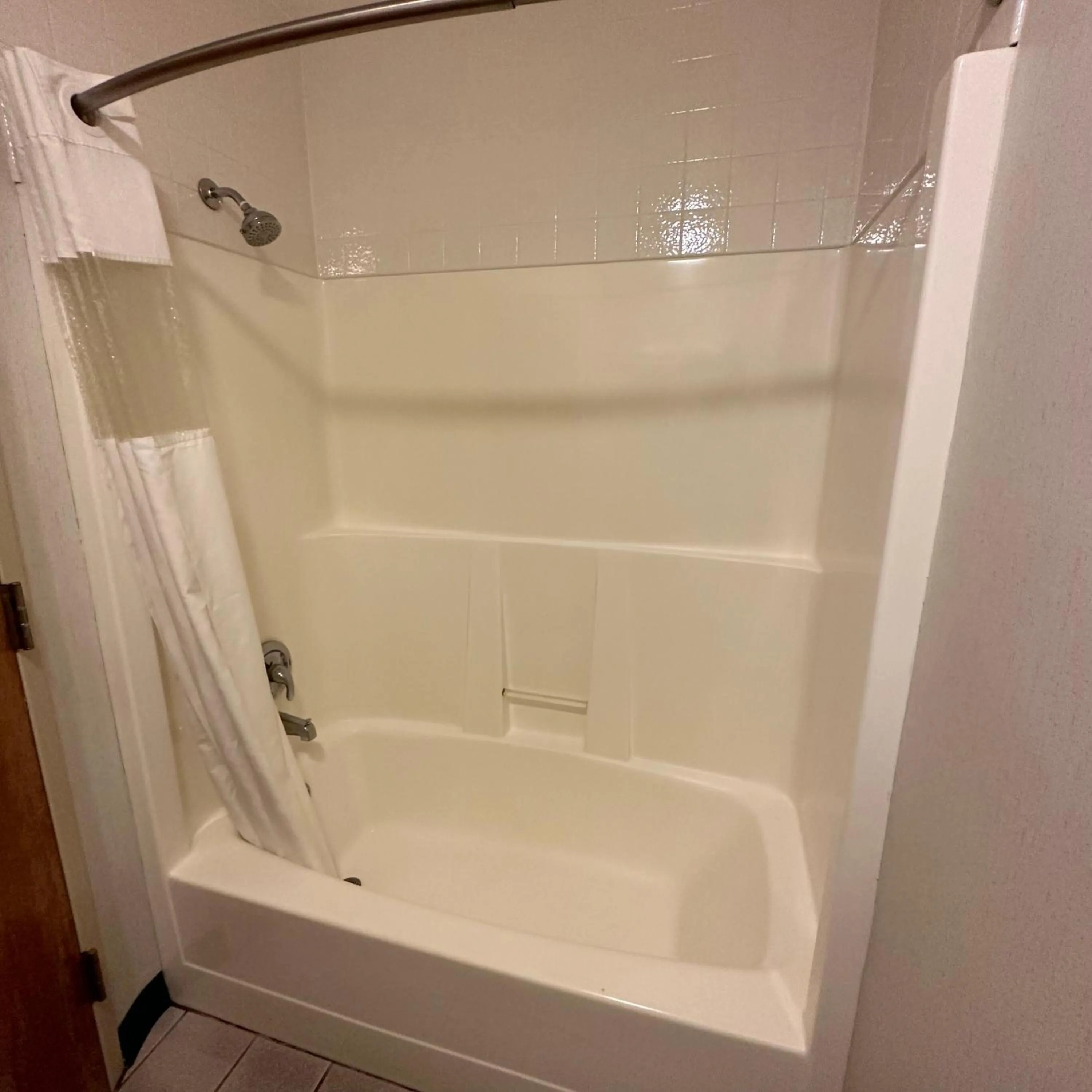 Shower in Timberland Inn & Suites